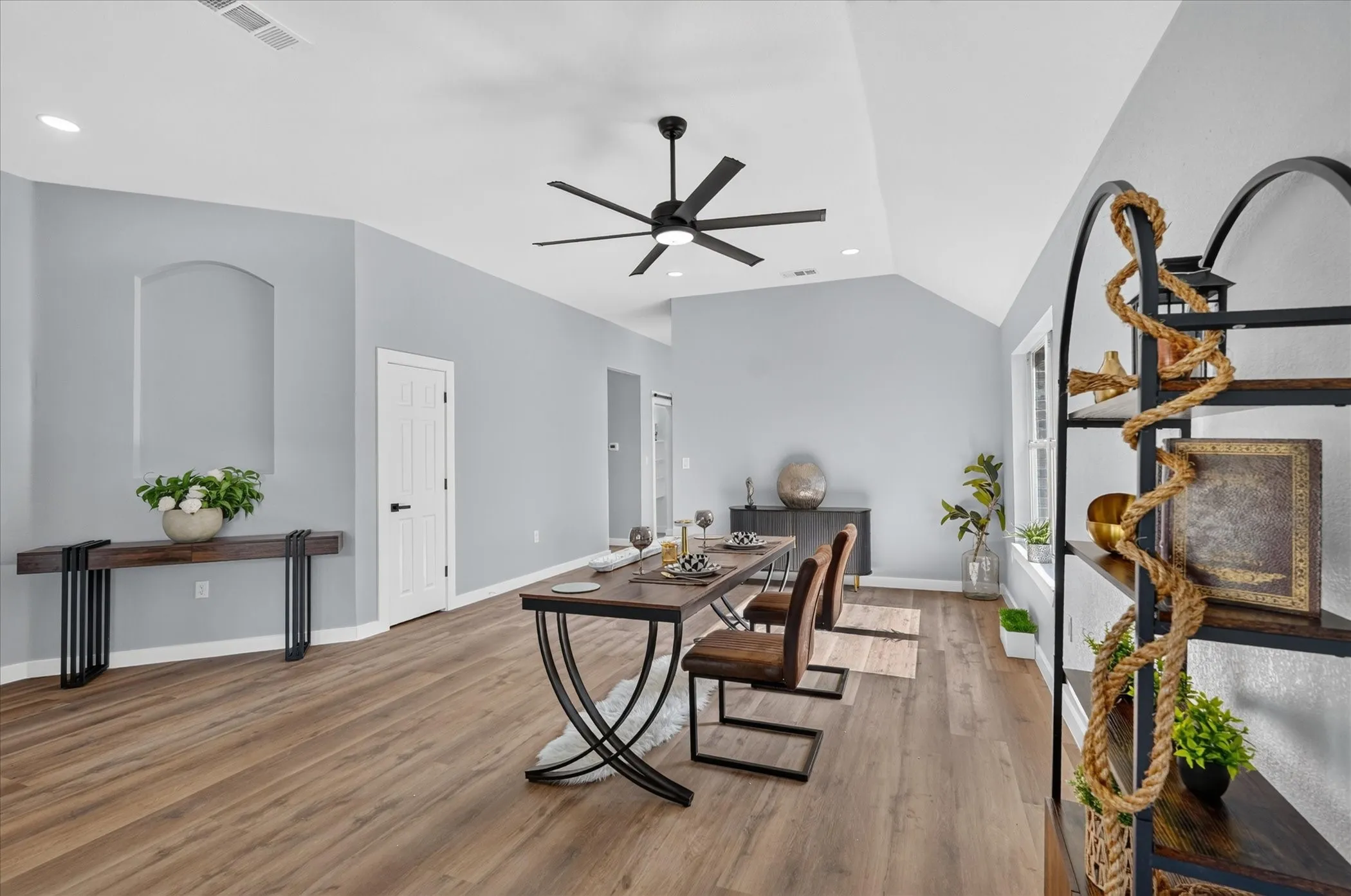 Single Family Residence For Sale in Rockwall County , 1539 Murphy Drive, Rockwall, Texas 75087, 3 Bedroom, 2 Bathroom, 2 Garage spaces, 1,882 Sqft, built in 1998, mls#21410412, Real Estate Agent in Rockwall, Homes For Sale in Rockwall county, Homes For Sale in Rockwall, Realtor in Rockwall Texas, Real Estate Brokerage Independent Realty Texas, Luminita Cordes Realtor