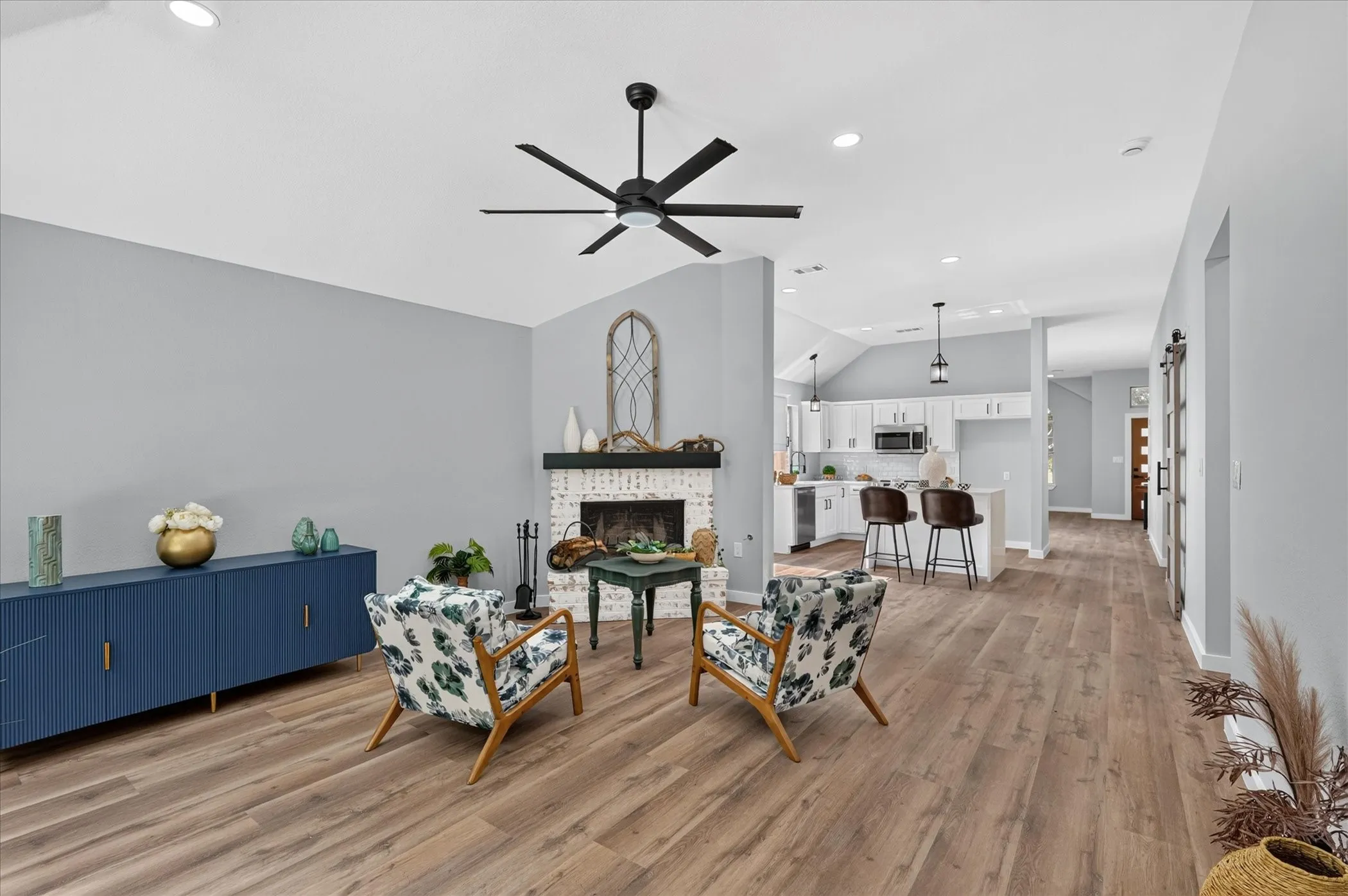 Single Family Residence For Sale in Rockwall County , 1539 Murphy Drive, Rockwall, Texas 75087, 3 Bedroom, 2 Bathroom, 2 Garage spaces, 1,882 Sqft, built in 1998, mls#21410412, Real Estate Agent in Rockwall, Homes For Sale in Rockwall county, Homes For Sale in Rockwall, Realtor in Rockwall Texas, Real Estate Brokerage Independent Realty Texas, Luminita Cordes Realtor