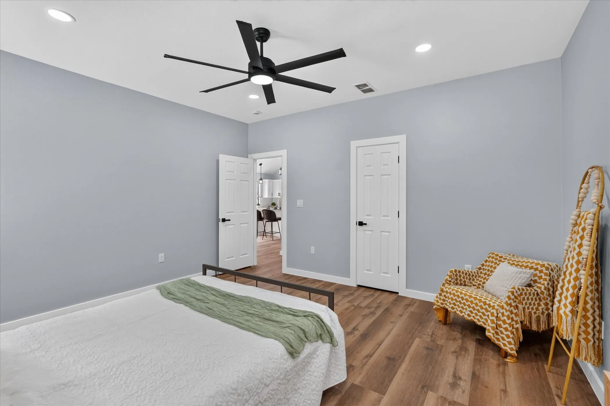 Single Family Residence For Sale in Rockwall County , 1539 Murphy Drive, Rockwall, Texas 75087, 3 Bedroom, 2 Bathroom, 2 Garage spaces, 1,882 Sqft, built in 1998, mls#21410412, Real Estate Agent in Rockwall, Homes For Sale in Rockwall county, Homes For Sale in Rockwall, Realtor in Rockwall Texas, Real Estate Brokerage Independent Realty Texas, Luminita Cordes Realtor