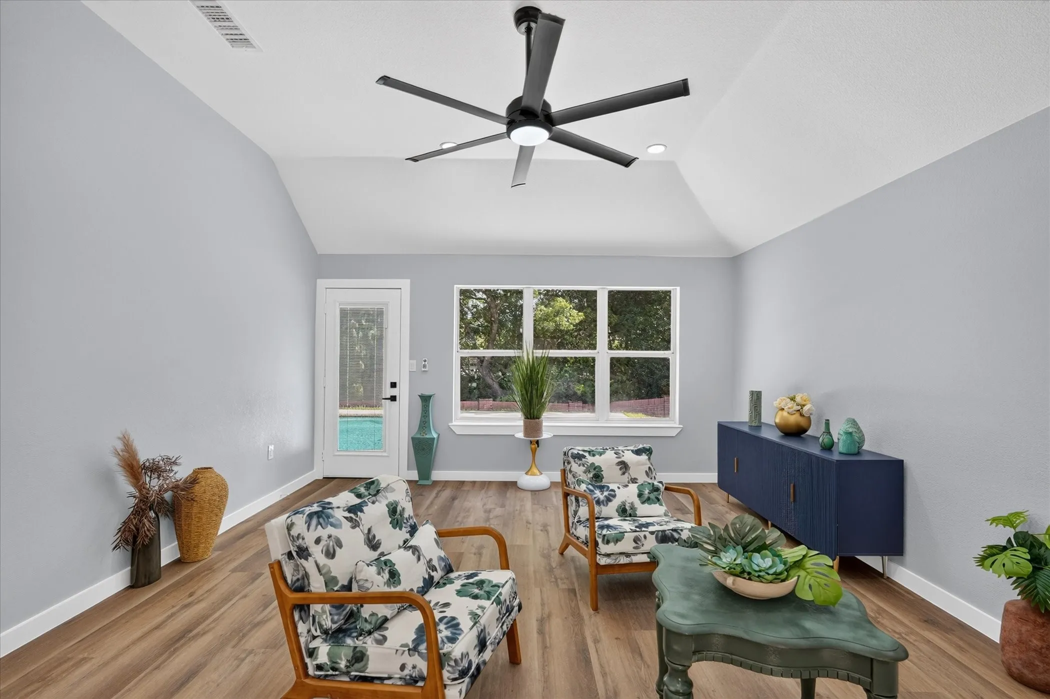 Single Family Residence For Sale in Rockwall County , 1539 Murphy Drive, Rockwall, Texas 75087, 3 Bedroom, 2 Bathroom, 2 Garage spaces, 1,882 Sqft, built in 1998, mls#21410412, Real Estate Agent in Rockwall, Homes For Sale in Rockwall county, Homes For Sale in Rockwall, Realtor in Rockwall Texas, Real Estate Brokerage Independent Realty Texas, Luminita Cordes Realtor