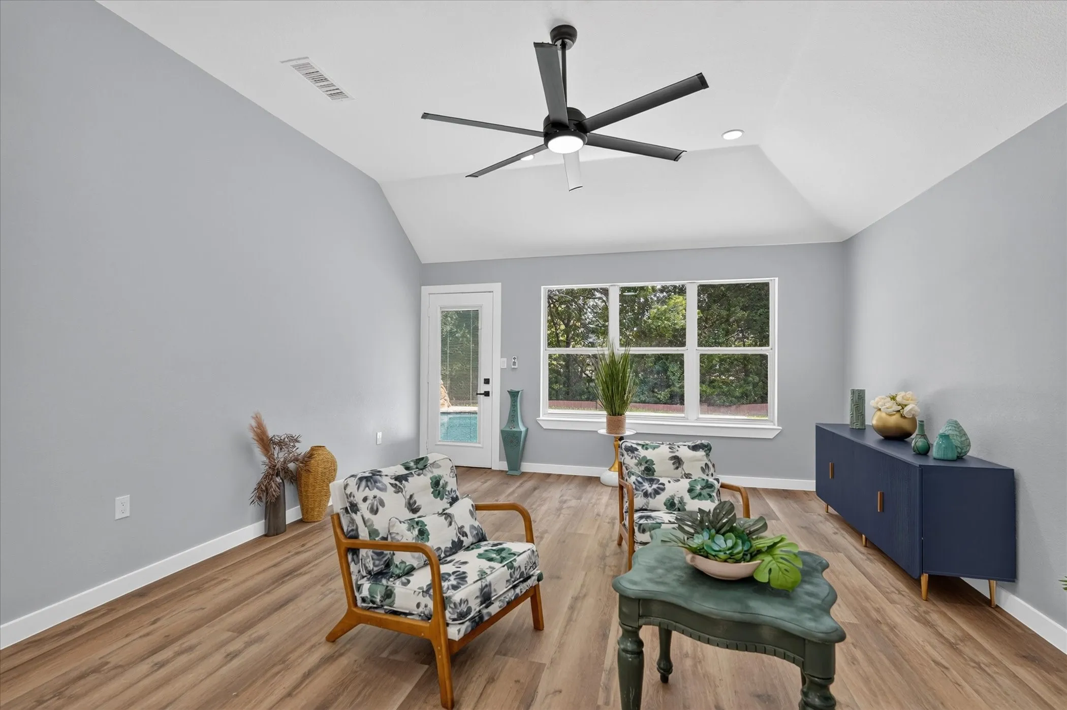 Single Family Residence For Sale in Rockwall County , 1539 Murphy Drive, Rockwall, Texas 75087, 3 Bedroom, 2 Bathroom, 2 Garage spaces, 1,882 Sqft, built in 1998, mls#21410412, Real Estate Agent in Rockwall, Homes For Sale in Rockwall county, Homes For Sale in Rockwall, Realtor in Rockwall Texas, Real Estate Brokerage Independent Realty Texas, Luminita Cordes Realtor