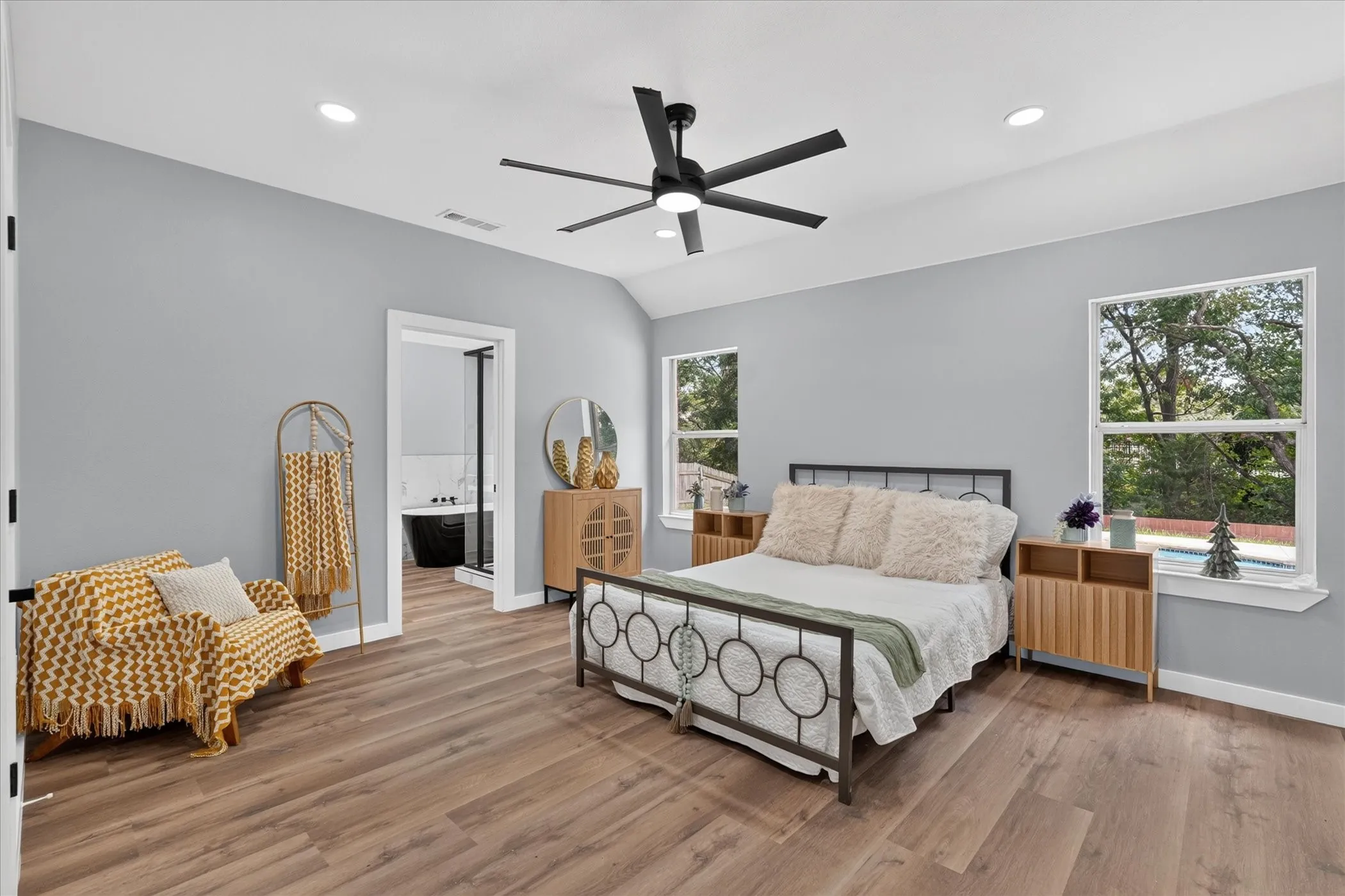 Single Family Residence For Sale in Rockwall County , 1539 Murphy Drive, Rockwall, Texas 75087, 3 Bedroom, 2 Bathroom, 2 Garage spaces, 1,882 Sqft, built in 1998, mls#21410412, Real Estate Agent in Rockwall, Homes For Sale in Rockwall county, Homes For Sale in Rockwall, Realtor in Rockwall Texas, Real Estate Brokerage Independent Realty Texas, Luminita Cordes Realtor