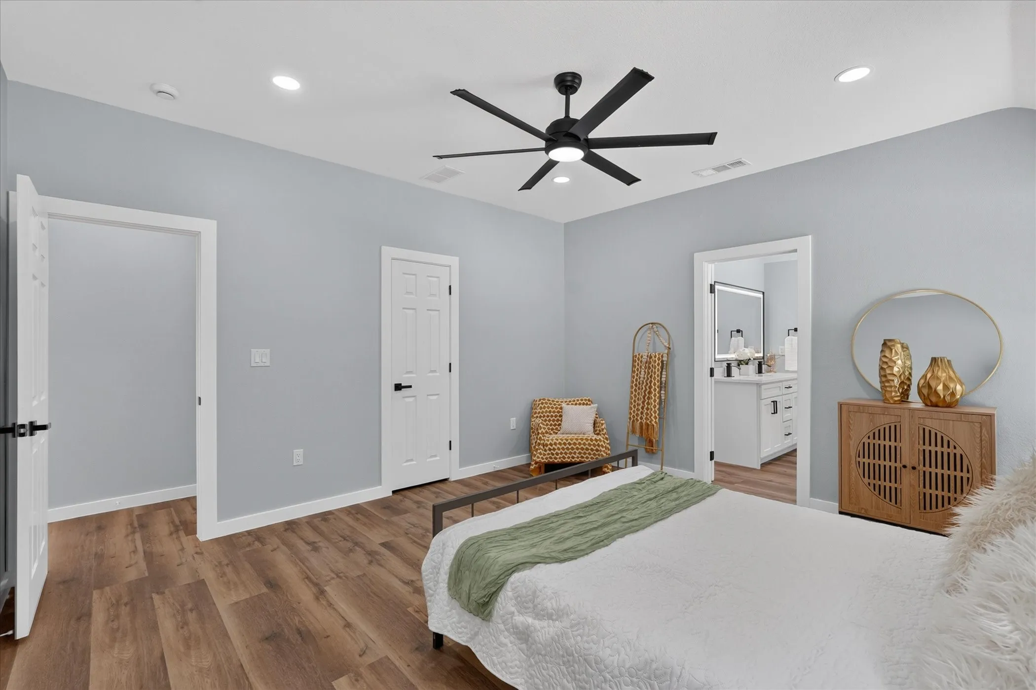 Single Family Residence For Sale in Rockwall County , 1539 Murphy Drive, Rockwall, Texas 75087, 3 Bedroom, 2 Bathroom, 2 Garage spaces, 1,882 Sqft, built in 1998, mls#21410412, Real Estate Agent in Rockwall, Homes For Sale in Rockwall county, Homes For Sale in Rockwall, Realtor in Rockwall Texas, Real Estate Brokerage Independent Realty Texas, Luminita Cordes Realtor