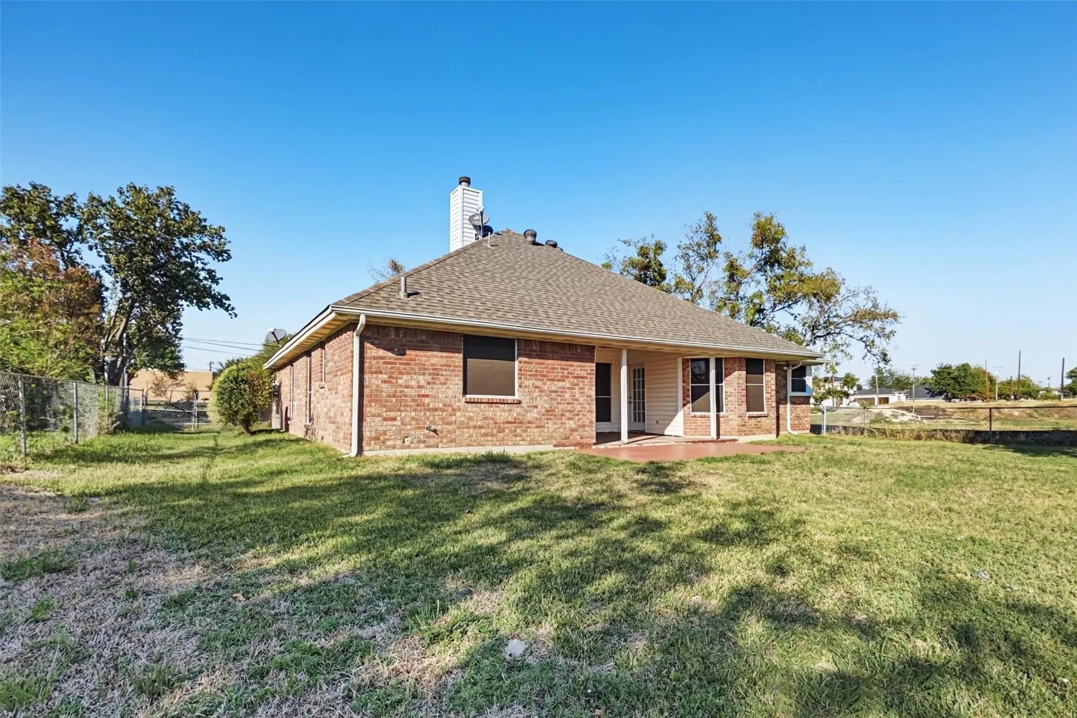Single Family Residence For Sale in Denton County , 506 Dallas Drive, Roanoke, Texas 76262, 3 Bedroom, 2 Bathroom, 2 Garage spaces, 1,689 Sqft, built in 1994, mls#21410519, Real Estate Agent in Roanoke, Homes For Sale in Denton county, Homes For Sale in Roanoke, Realtor in Roanoke Texas, Real Estate Brokerage Independent Realty Texas, Luminita Cordes Realtor