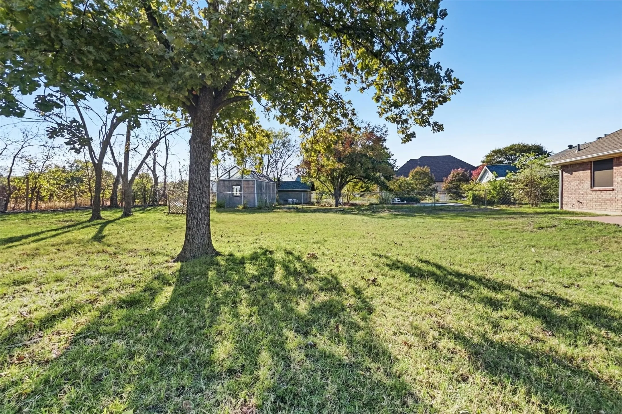 Single Family Residence For Sale in Denton County , 506 Dallas Drive, Roanoke, Texas 76262, 3 Bedroom, 2 Bathroom, 2 Garage spaces, 1,689 Sqft, built in 1994, mls#21410519, Real Estate Agent in Roanoke, Homes For Sale in Denton county, Homes For Sale in Roanoke, Realtor in Roanoke Texas, Real Estate Brokerage Independent Realty Texas, Luminita Cordes Realtor