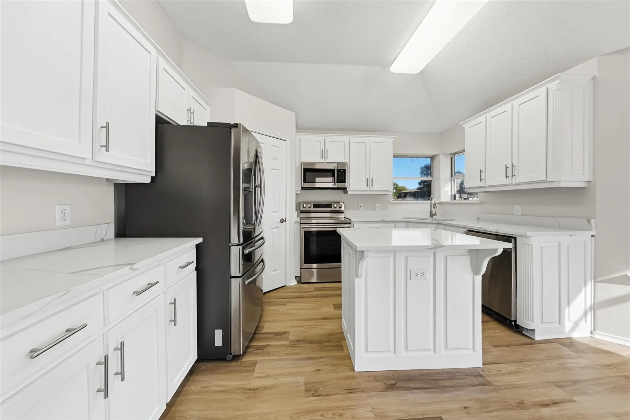 Single Family Residence For Sale in Denton County , 506 Dallas Drive, Roanoke, Texas 76262, 3 Bedroom, 2 Bathroom, 2 Garage spaces, 1,689 Sqft, built in 1994, mls#21410519, Real Estate Agent in Roanoke, Homes For Sale in Denton county, Homes For Sale in Roanoke, Realtor in Roanoke Texas, Real Estate Brokerage Independent Realty Texas, Luminita Cordes Realtor