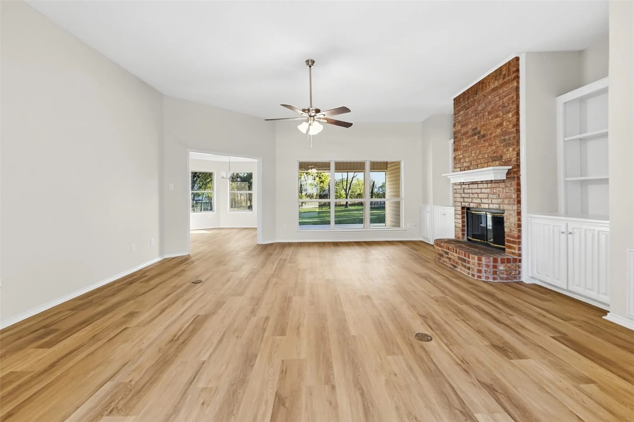 Single Family Residence For Sale in Denton County , 506 Dallas Drive, Roanoke, Texas 76262, 3 Bedroom, 2 Bathroom, 2 Garage spaces, 1,689 Sqft, built in 1994, mls#21410519, Real Estate Agent in Roanoke, Homes For Sale in Denton county, Homes For Sale in Roanoke, Realtor in Roanoke Texas, Real Estate Brokerage Independent Realty Texas, Luminita Cordes Realtor