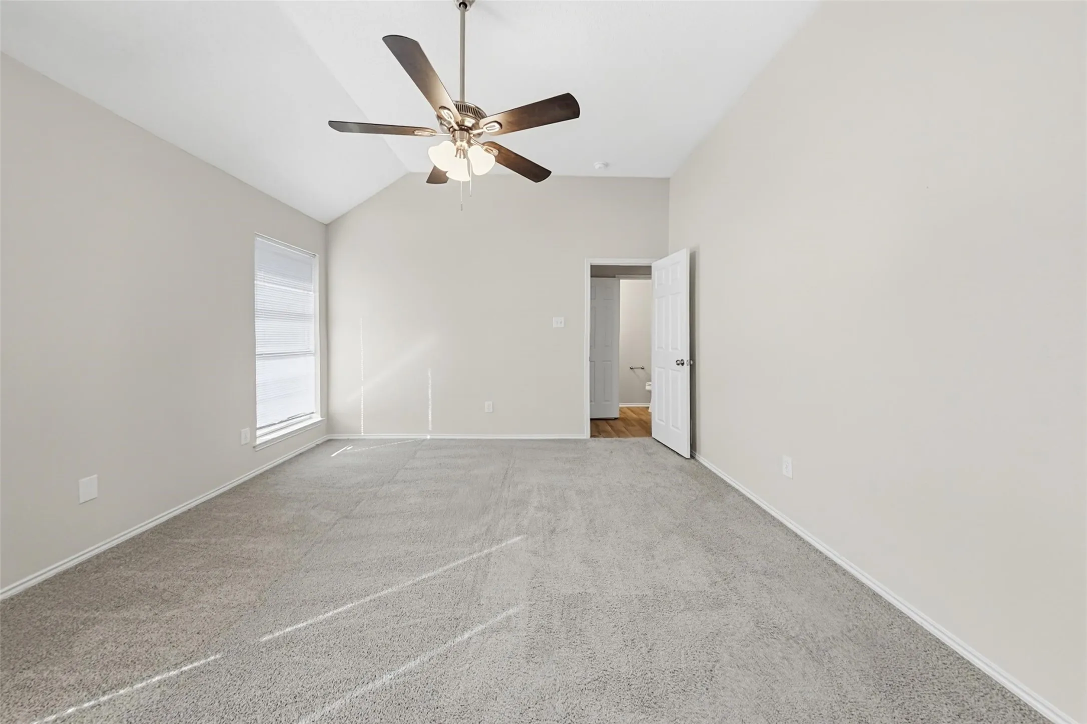Single Family Residence For Sale in Denton County , 506 Dallas Drive, Roanoke, Texas 76262, 3 Bedroom, 2 Bathroom, 2 Garage spaces, 1,689 Sqft, built in 1994, mls#21410519, Real Estate Agent in Roanoke, Homes For Sale in Denton county, Homes For Sale in Roanoke, Realtor in Roanoke Texas, Real Estate Brokerage Independent Realty Texas, Luminita Cordes Realtor