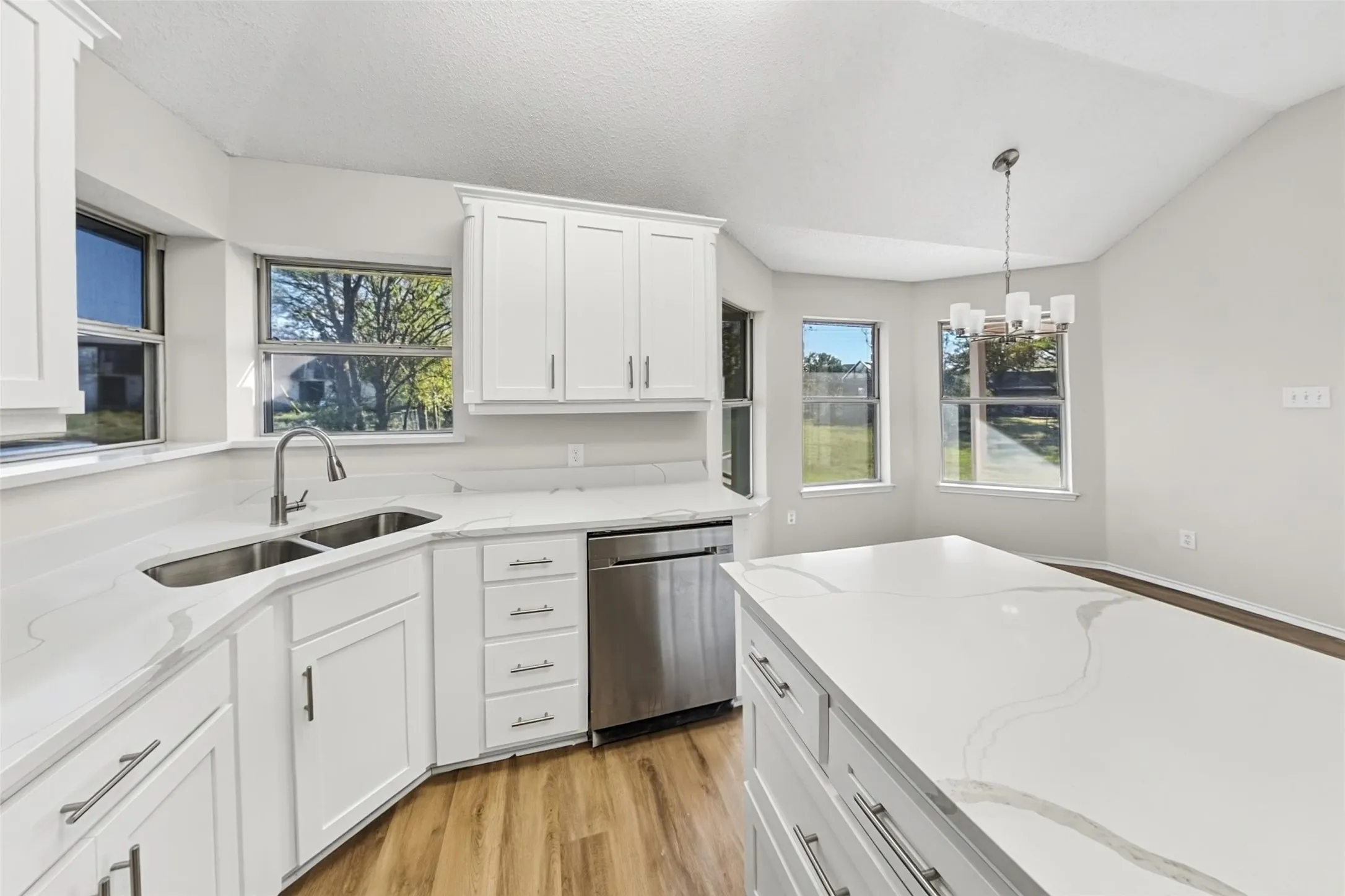 Single Family Residence For Sale in Denton County , 506 Dallas Drive, Roanoke, Texas 76262, 3 Bedroom, 2 Bathroom, 2 Garage spaces, 1,689 Sqft, built in 1994, mls#21410519, Real Estate Agent in Roanoke, Homes For Sale in Denton county, Homes For Sale in Roanoke, Realtor in Roanoke Texas, Real Estate Brokerage Independent Realty Texas, Luminita Cordes Realtor