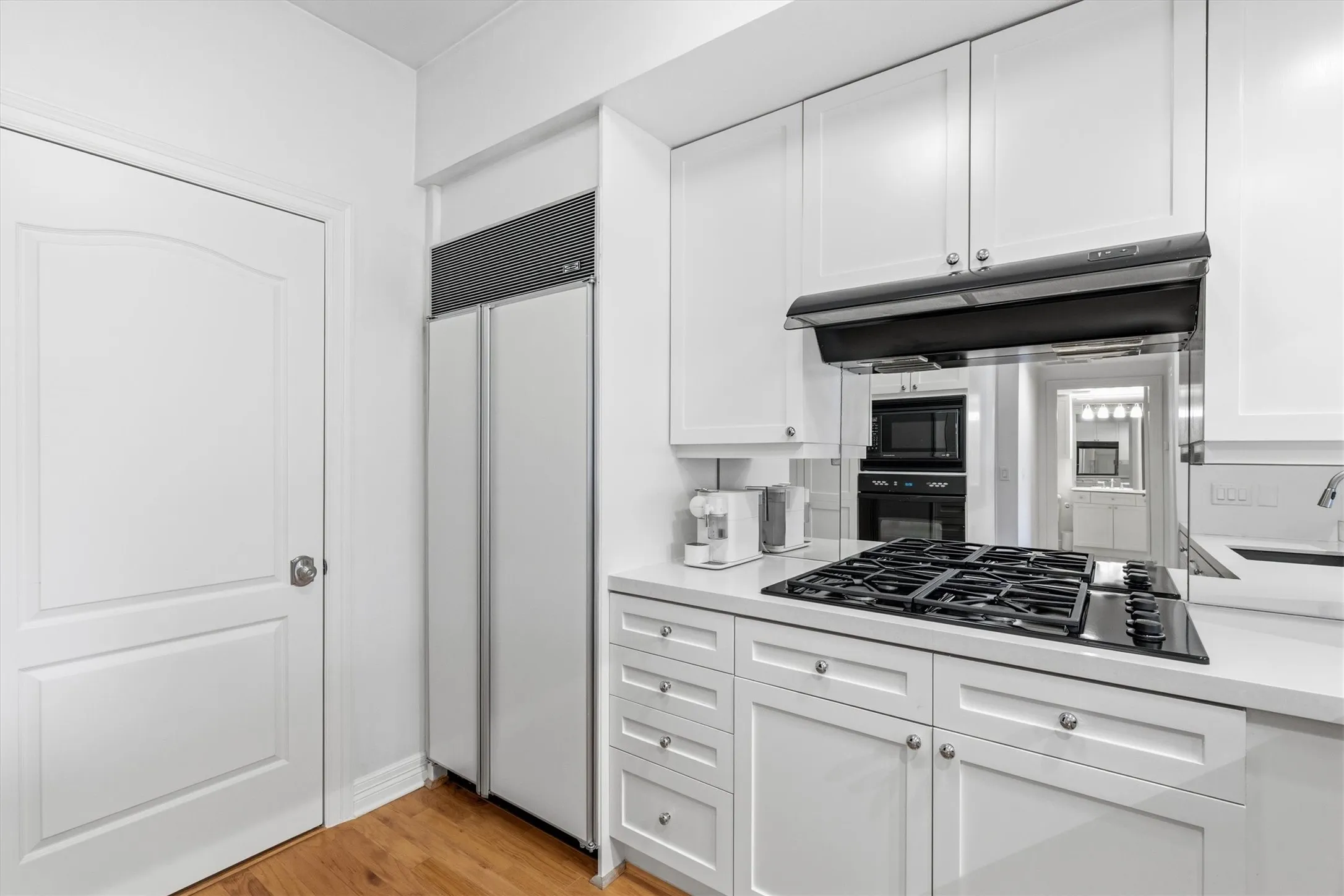 Condominium For Sale in Dallas County , 3401 Lee Parkway 409, Dallas, Texas 75219, 1 Bedroom, 1 Bathroom, 2 Garage spaces, 1,129 Sqft, built in 1998, mls#21403832, Real Estate Agent in Dallas, Homes For Sale in Dallas county, Homes For Sale in Dallas, Realtor in Dallas Texas, Real Estate Brokerage Independent Realty Texas, Luminita Cordes Realtor