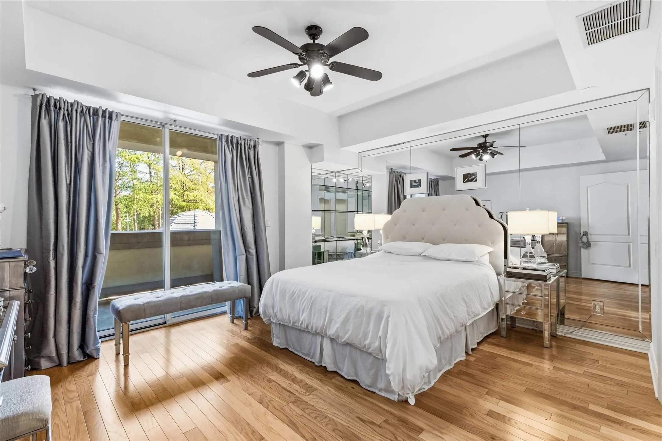 Condominium For Sale in Dallas County , 3401 Lee Parkway 409, Dallas, Texas 75219, 1 Bedroom, 1 Bathroom, 2 Garage spaces, 1,129 Sqft, built in 1998, mls#21403832, Real Estate Agent in Dallas, Homes For Sale in Dallas county, Homes For Sale in Dallas, Realtor in Dallas Texas, Real Estate Brokerage Independent Realty Texas, Luminita Cordes Realtor