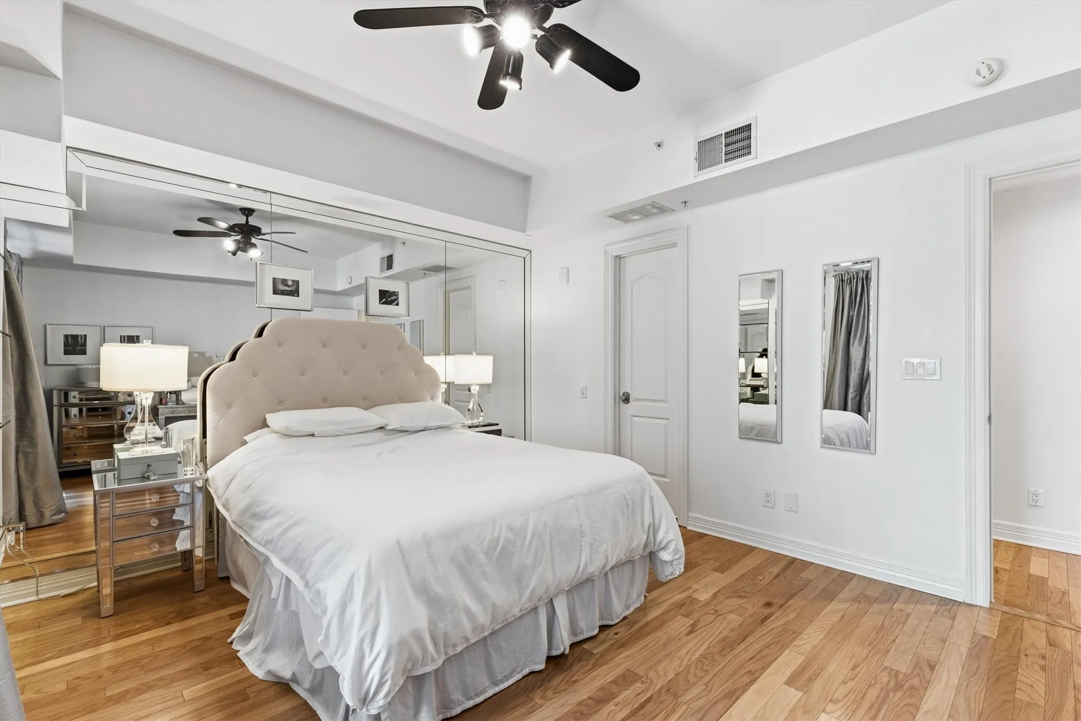 Condominium For Sale in Dallas County , 3401 Lee Parkway 409, Dallas, Texas 75219, 1 Bedroom, 1 Bathroom, 2 Garage spaces, 1,129 Sqft, built in 1998, mls#21403832, Real Estate Agent in Dallas, Homes For Sale in Dallas county, Homes For Sale in Dallas, Realtor in Dallas Texas, Real Estate Brokerage Independent Realty Texas, Luminita Cordes Realtor