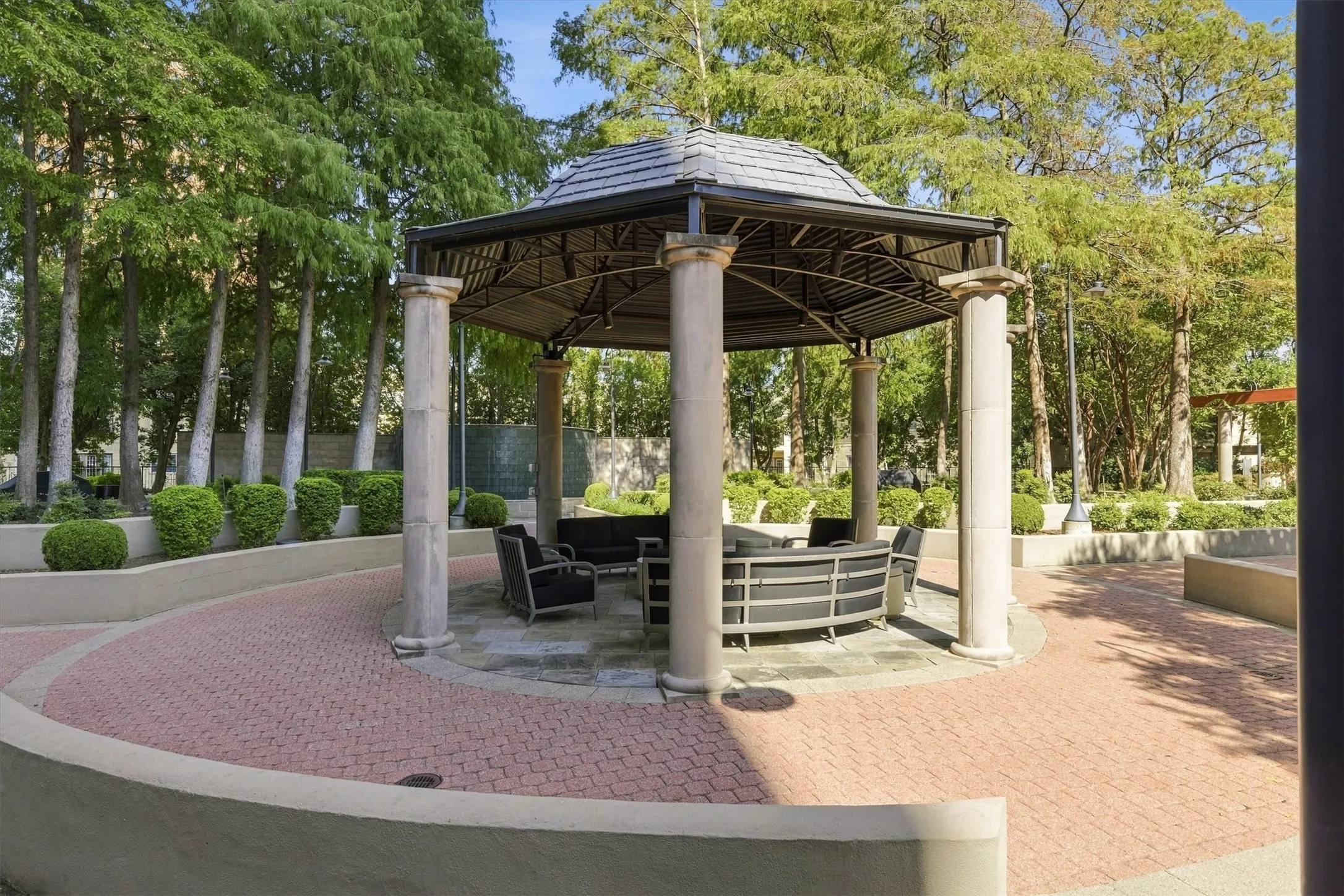 Condominium For Sale in Dallas County , 3401 Lee Parkway 409, Dallas, Texas 75219, 1 Bedroom, 1 Bathroom, 2 Garage spaces, 1,129 Sqft, built in 1998, mls#21403832, Real Estate Agent in Dallas, Homes For Sale in Dallas county, Homes For Sale in Dallas, Realtor in Dallas Texas, Real Estate Brokerage Independent Realty Texas, Luminita Cordes Realtor