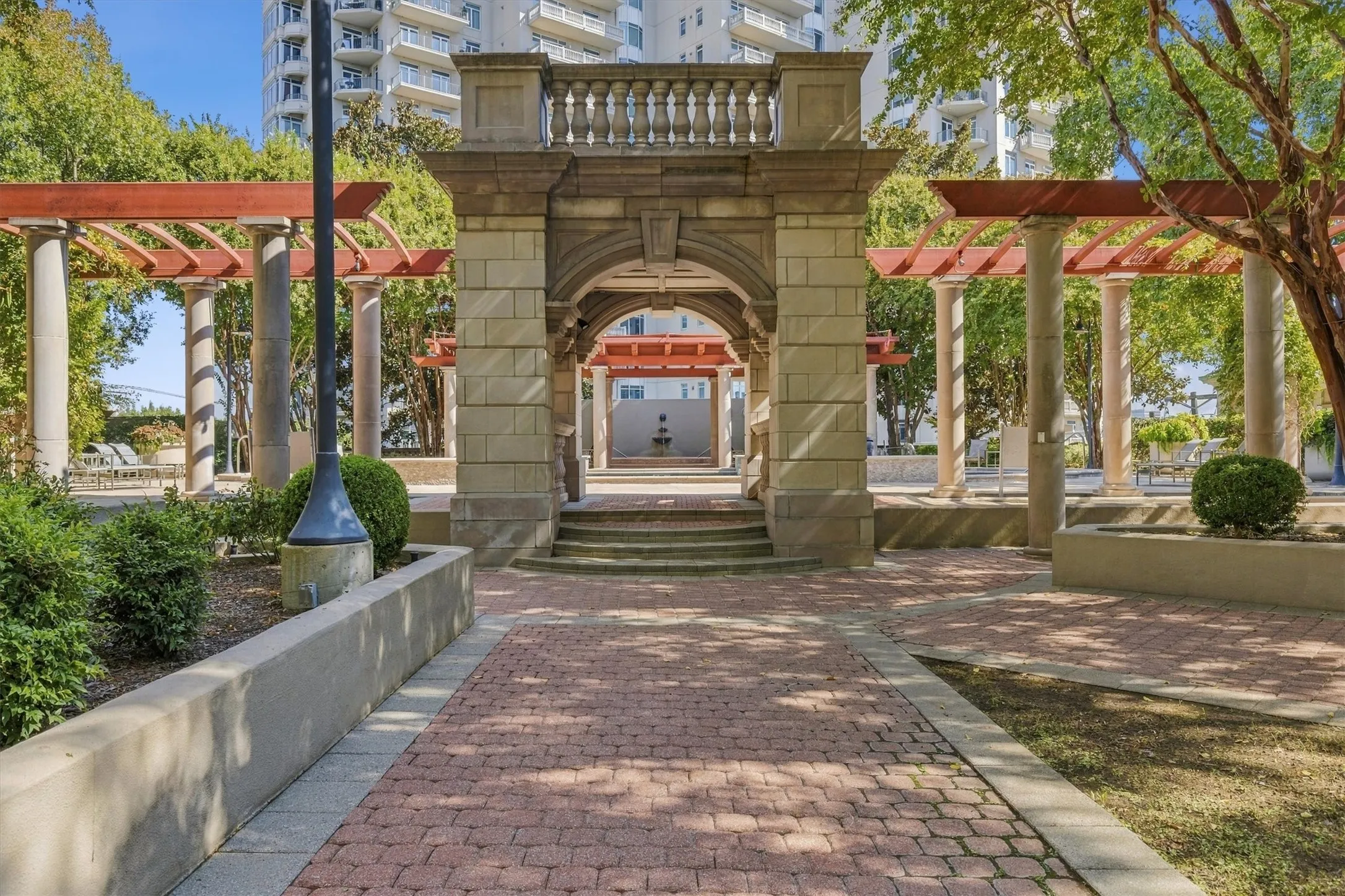 Condominium For Sale in Dallas County , 3401 Lee Parkway 409, Dallas, Texas 75219, 1 Bedroom, 1 Bathroom, 2 Garage spaces, 1,129 Sqft, built in 1998, mls#21403832, Real Estate Agent in Dallas, Homes For Sale in Dallas county, Homes For Sale in Dallas, Realtor in Dallas Texas, Real Estate Brokerage Independent Realty Texas, Luminita Cordes Realtor