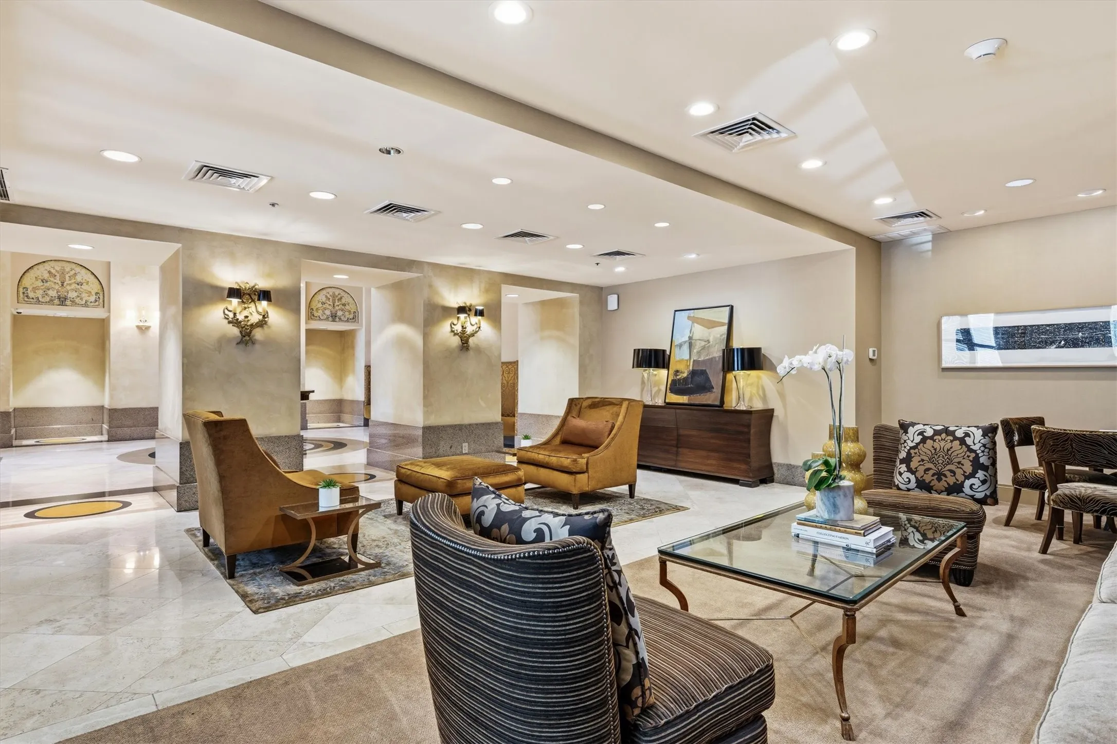 Condominium For Sale in Dallas County , 3401 Lee Parkway 409, Dallas, Texas 75219, 1 Bedroom, 1 Bathroom, 2 Garage spaces, 1,129 Sqft, built in 1998, mls#21403832, Real Estate Agent in Dallas, Homes For Sale in Dallas county, Homes For Sale in Dallas, Realtor in Dallas Texas, Real Estate Brokerage Independent Realty Texas, Luminita Cordes Realtor