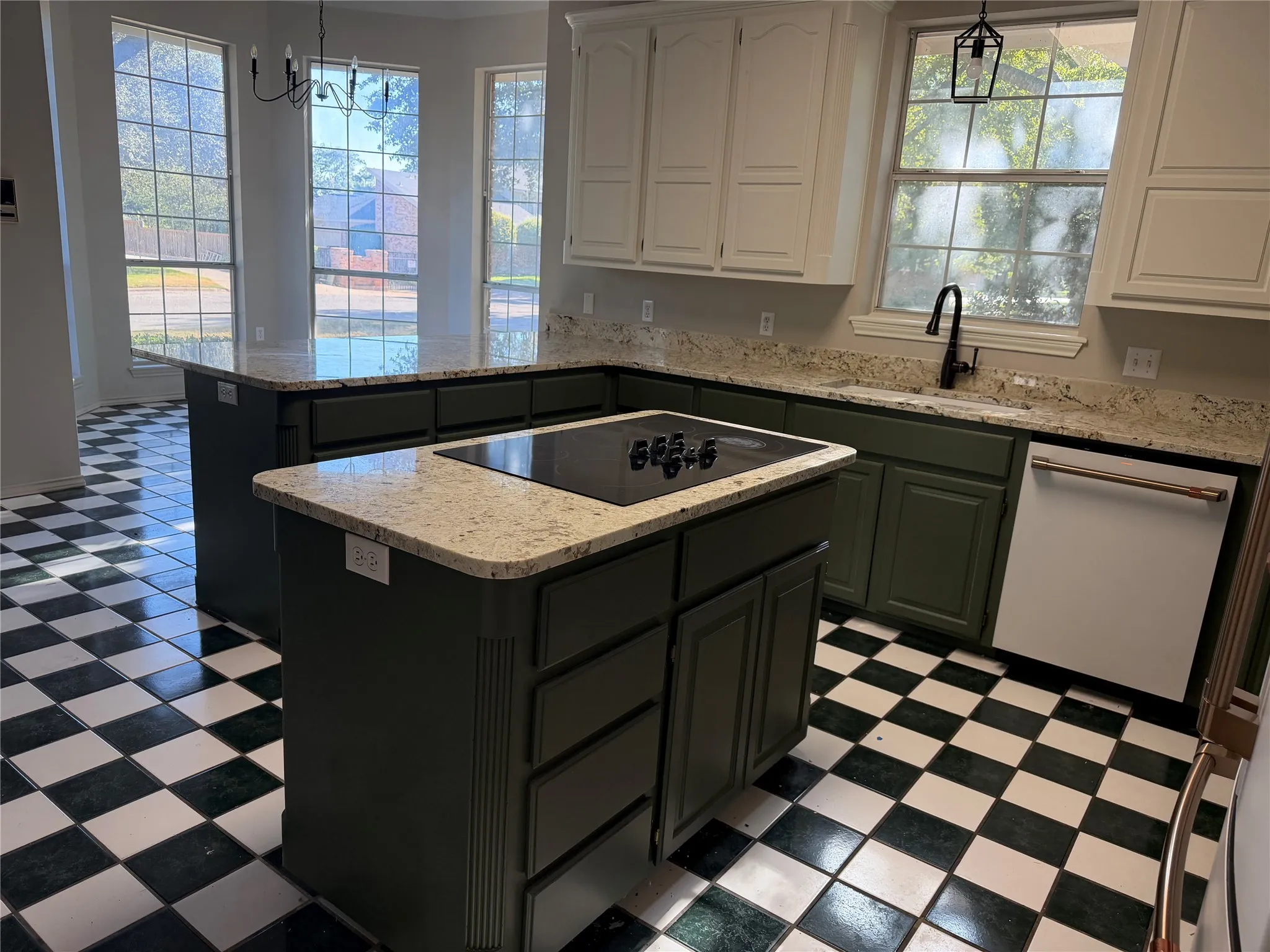 Single Family Residence For Sale in Taylor County , 1702 Lytle Shores Drive, Abilene, Texas 79602, 4 Bedroom, 4 Bathroom, 2 Garage spaces, 3,660 Sqft, built in 1994, mls#21409952, Real Estate Agent in Abilene, Homes For Sale in Taylor county, Homes For Sale in Abilene, Realtor in Abilene Texas, Real Estate Brokerage Independent Realty Texas, Luminita Cordes Realtor