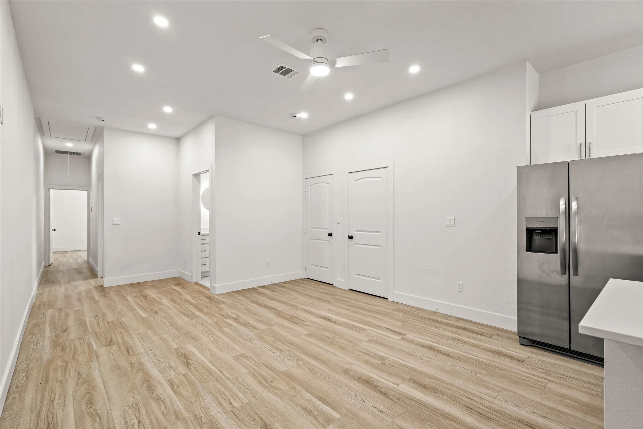 Duplex For Rent in Dallas County , 808 W 10th Street, Dallas, Texas 75208, 2 Bedroom, 1 Bathroom, Garage spaces, 1,830 Sqft, built in 1930, mls#21410546, Real Estate Agent in Dallas, Homes For Rent in Dallas county, Homes For Rent in Dallas, Realtor in Dallas Texas, Real Estate Brokerage Independent Realty Texas, Luminita Cordes Realtor