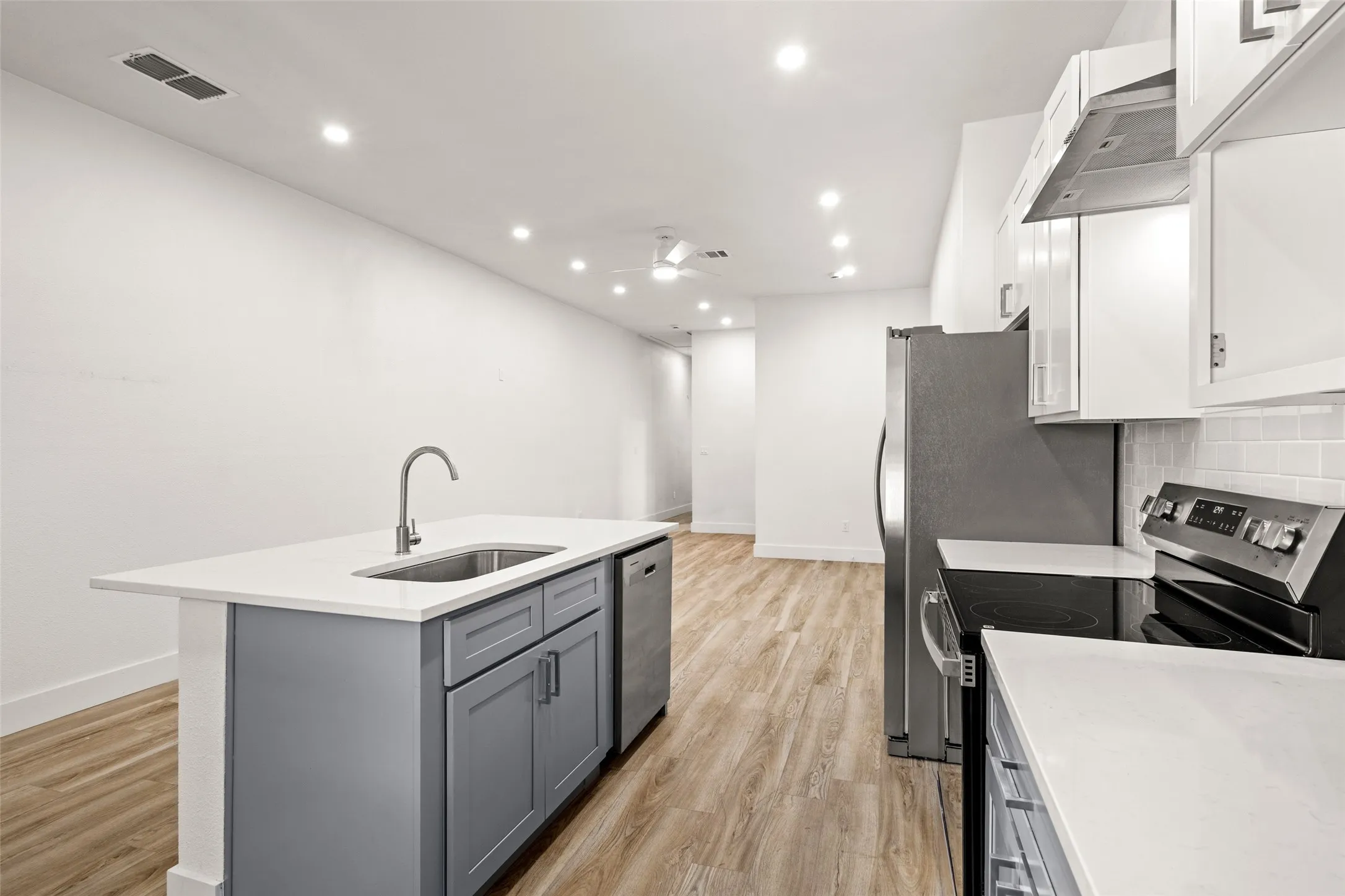Duplex For Rent in Dallas County , 808 W 10th Street, Dallas, Texas 75208, 2 Bedroom, 1 Bathroom, Garage spaces, 1,830 Sqft, built in 1930, mls#21410546, Real Estate Agent in Dallas, Homes For Rent in Dallas county, Homes For Rent in Dallas, Realtor in Dallas Texas, Real Estate Brokerage Independent Realty Texas, Luminita Cordes Realtor