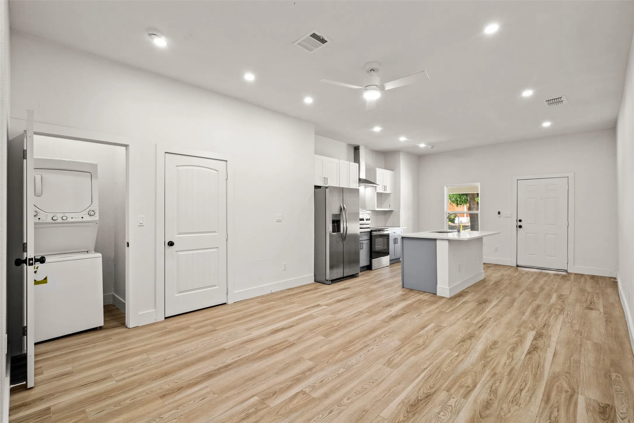Duplex For Rent in Dallas County , 808 W 10th Street, Dallas, Texas 75208, 2 Bedroom, 1 Bathroom, Garage spaces, 1,830 Sqft, built in 1930, mls#21410546, Real Estate Agent in Dallas, Homes For Rent in Dallas county, Homes For Rent in Dallas, Realtor in Dallas Texas, Real Estate Brokerage Independent Realty Texas, Luminita Cordes Realtor