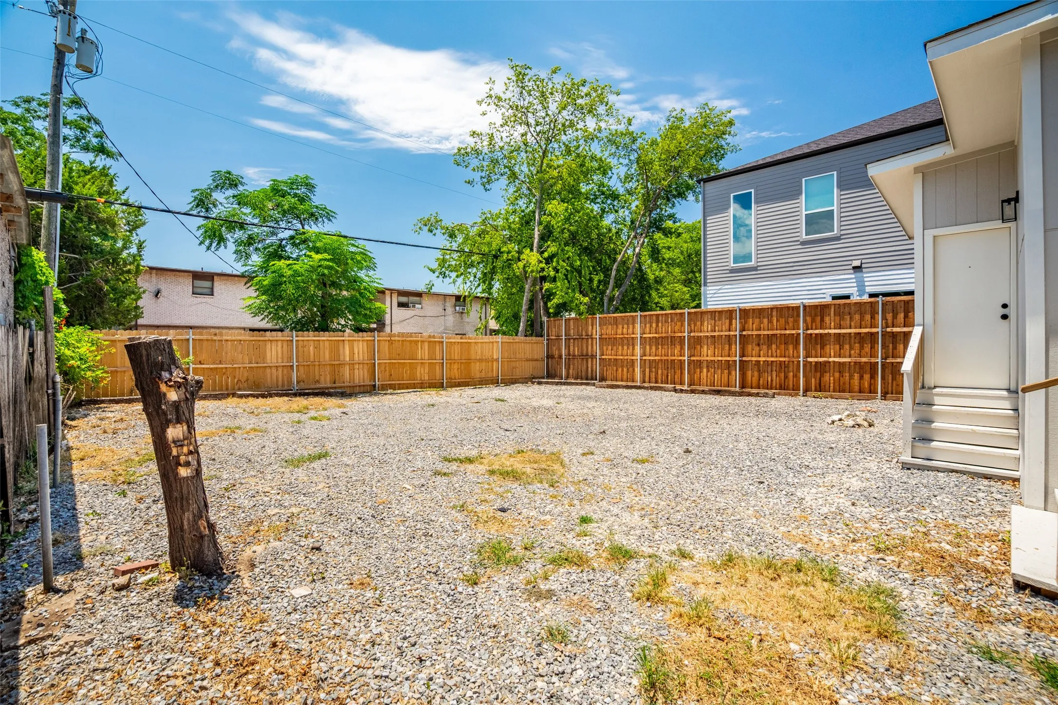 Duplex For Rent in Dallas County , 808 W 10th Street, Dallas, Texas 75208, 2 Bedroom, 1 Bathroom, Garage spaces, 1,830 Sqft, built in 1930, mls#21410546, Real Estate Agent in Dallas, Homes For Rent in Dallas county, Homes For Rent in Dallas, Realtor in Dallas Texas, Real Estate Brokerage Independent Realty Texas, Luminita Cordes Realtor
