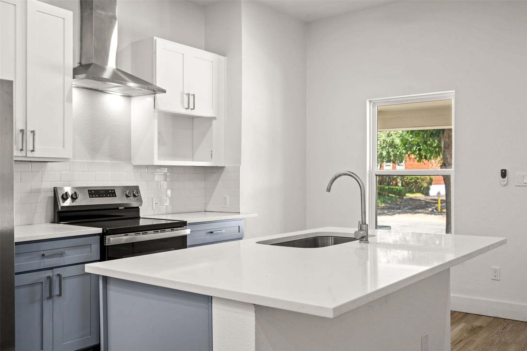 Duplex For Rent in Dallas County , 808 W 10th Street, Dallas, Texas 75208, 2 Bedroom, 1 Bathroom, Garage spaces, 1,830 Sqft, built in 1930, mls#21410546, Real Estate Agent in Dallas, Homes For Rent in Dallas county, Homes For Rent in Dallas, Realtor in Dallas Texas, Real Estate Brokerage Independent Realty Texas, Luminita Cordes Realtor