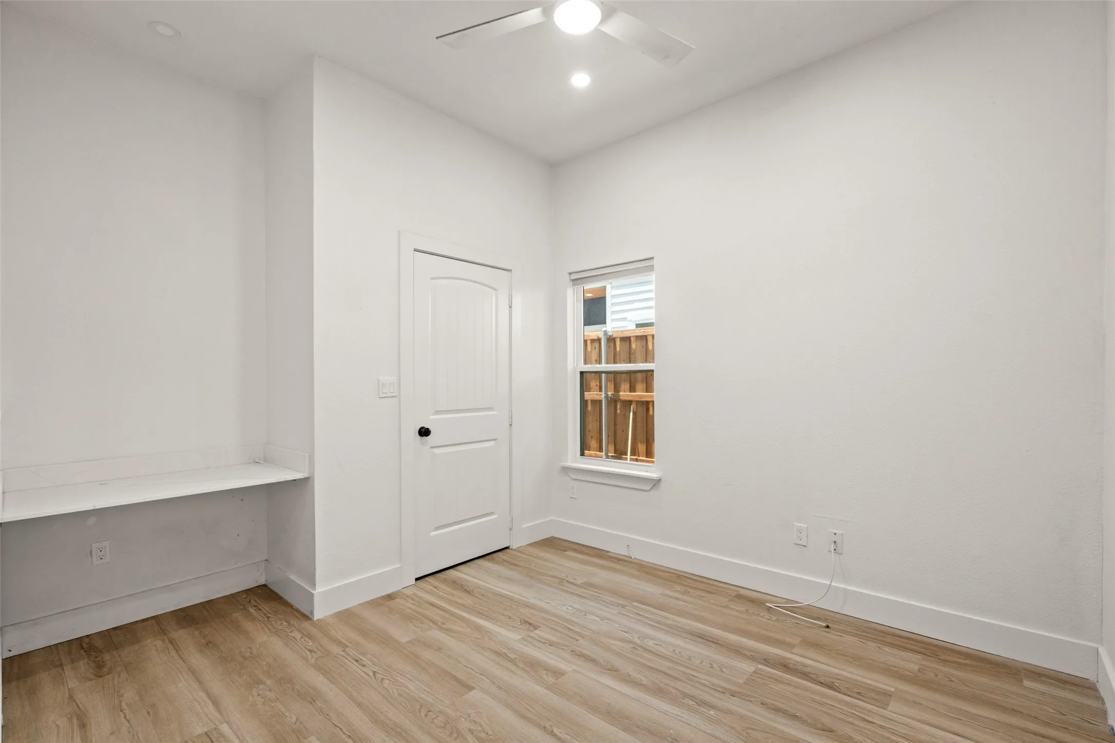 Duplex For Rent in Dallas County , 808 W 10th Street, Dallas, Texas 75208, 2 Bedroom, 1 Bathroom, Garage spaces, 1,830 Sqft, built in 1930, mls#21410546, Real Estate Agent in Dallas, Homes For Rent in Dallas county, Homes For Rent in Dallas, Realtor in Dallas Texas, Real Estate Brokerage Independent Realty Texas, Luminita Cordes Realtor