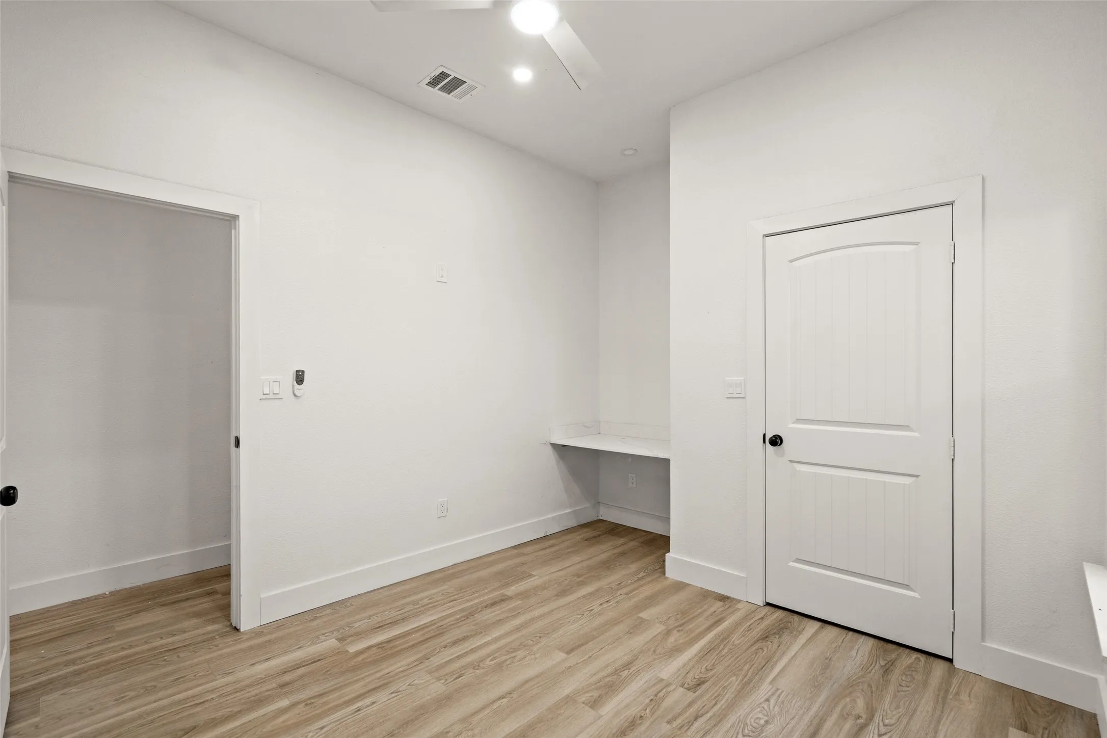 Duplex For Rent in Dallas County , 808 W 10th Street, Dallas, Texas 75208, 2 Bedroom, 1 Bathroom, Garage spaces, 1,830 Sqft, built in 1930, mls#21410546, Real Estate Agent in Dallas, Homes For Rent in Dallas county, Homes For Rent in Dallas, Realtor in Dallas Texas, Real Estate Brokerage Independent Realty Texas, Luminita Cordes Realtor