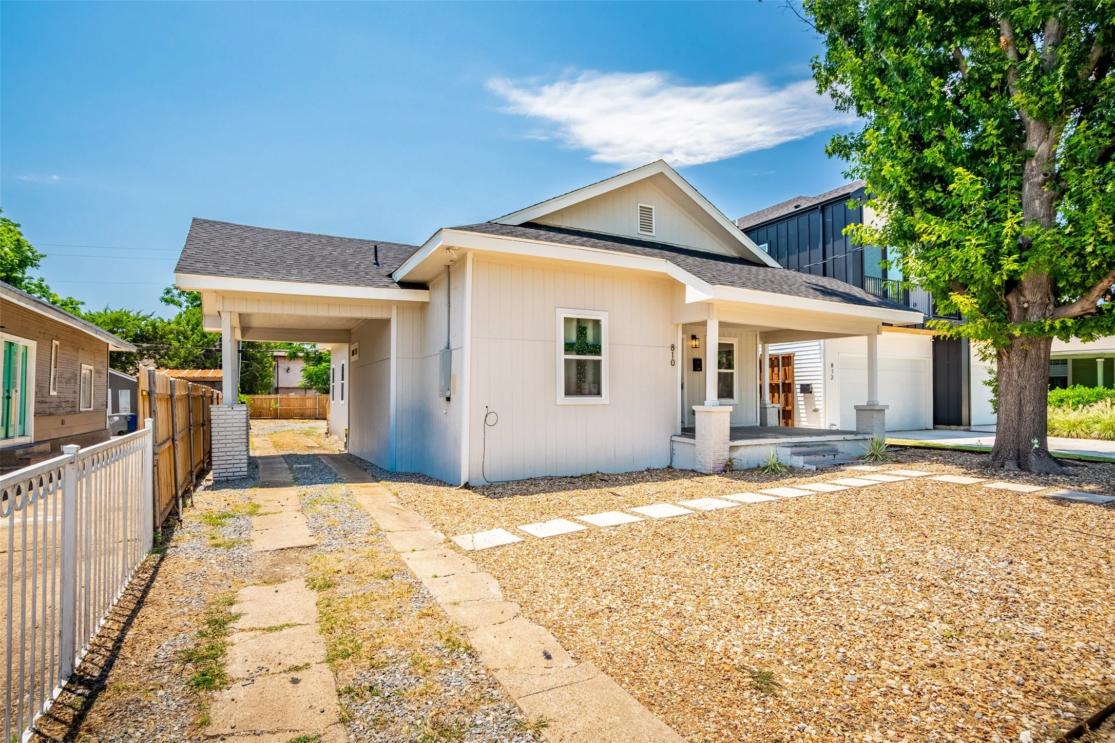 Duplex For Rent in Dallas County , 808 W 10th Street, Dallas, Texas 75208, 2 Bedroom, 1 Bathroom, Garage spaces, 1,830 Sqft, built in 1930, mls#21410546, Real Estate Agent in Dallas, Homes For Rent in Dallas county, Homes For Rent in Dallas, Realtor in Dallas Texas, Real Estate Brokerage Independent Realty Texas, Luminita Cordes Realtor