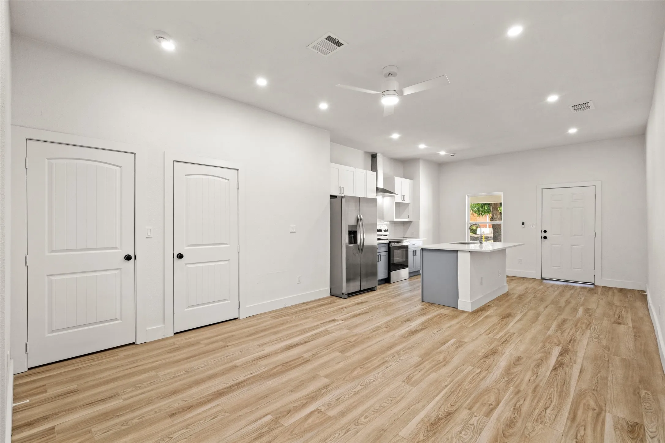 Duplex For Rent in Dallas County , 808 W 10th Street, Dallas, Texas 75208, 2 Bedroom, 1 Bathroom, Garage spaces, 1,830 Sqft, built in 1930, mls#21410546, Real Estate Agent in Dallas, Homes For Rent in Dallas county, Homes For Rent in Dallas, Realtor in Dallas Texas, Real Estate Brokerage Independent Realty Texas, Luminita Cordes Realtor