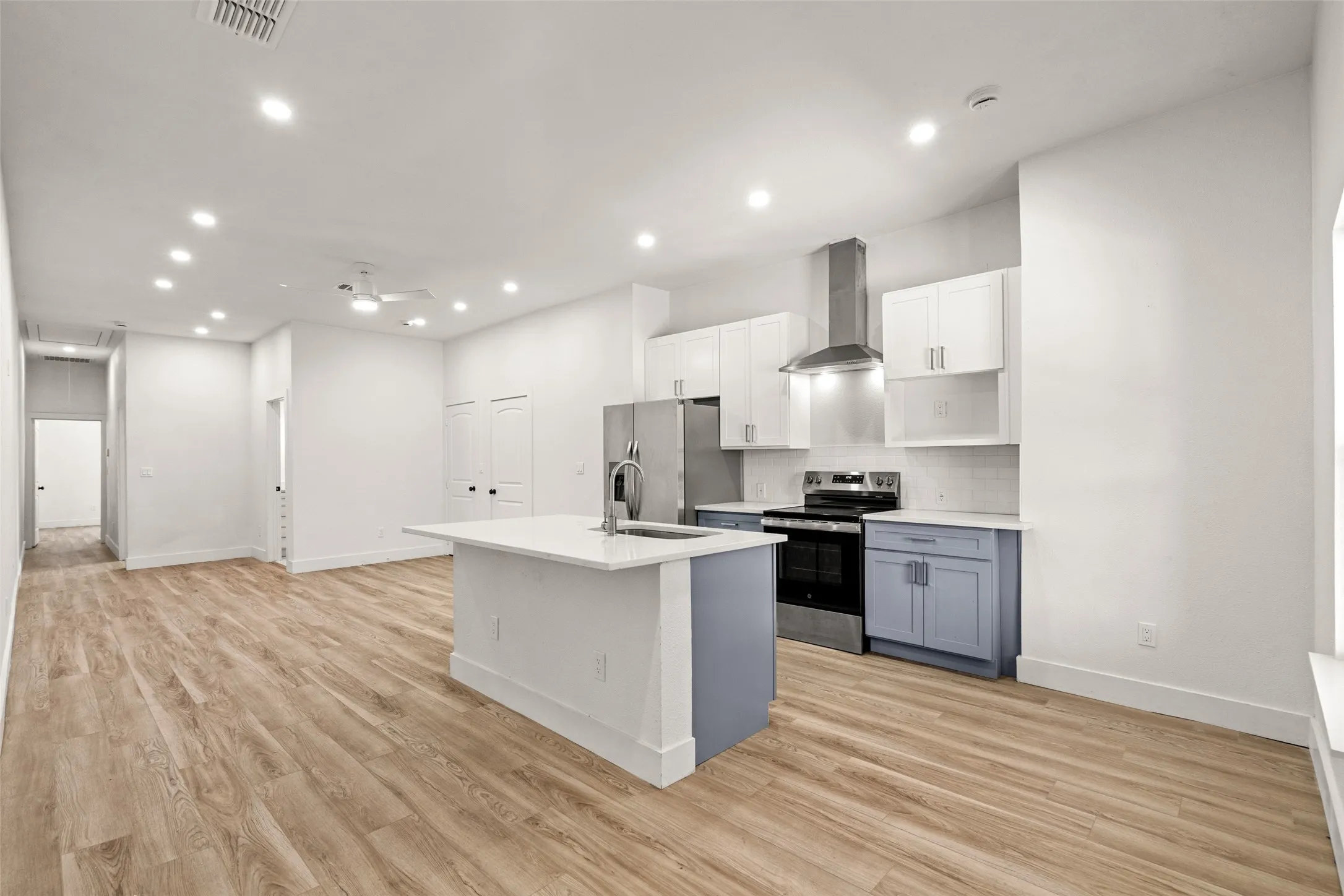 Duplex For Rent in Dallas County , 808 W 10th Street, Dallas, Texas 75208, 2 Bedroom, 1 Bathroom, Garage spaces, 1,830 Sqft, built in 1930, mls#21410546, Real Estate Agent in Dallas, Homes For Rent in Dallas county, Homes For Rent in Dallas, Realtor in Dallas Texas, Real Estate Brokerage Independent Realty Texas, Luminita Cordes Realtor