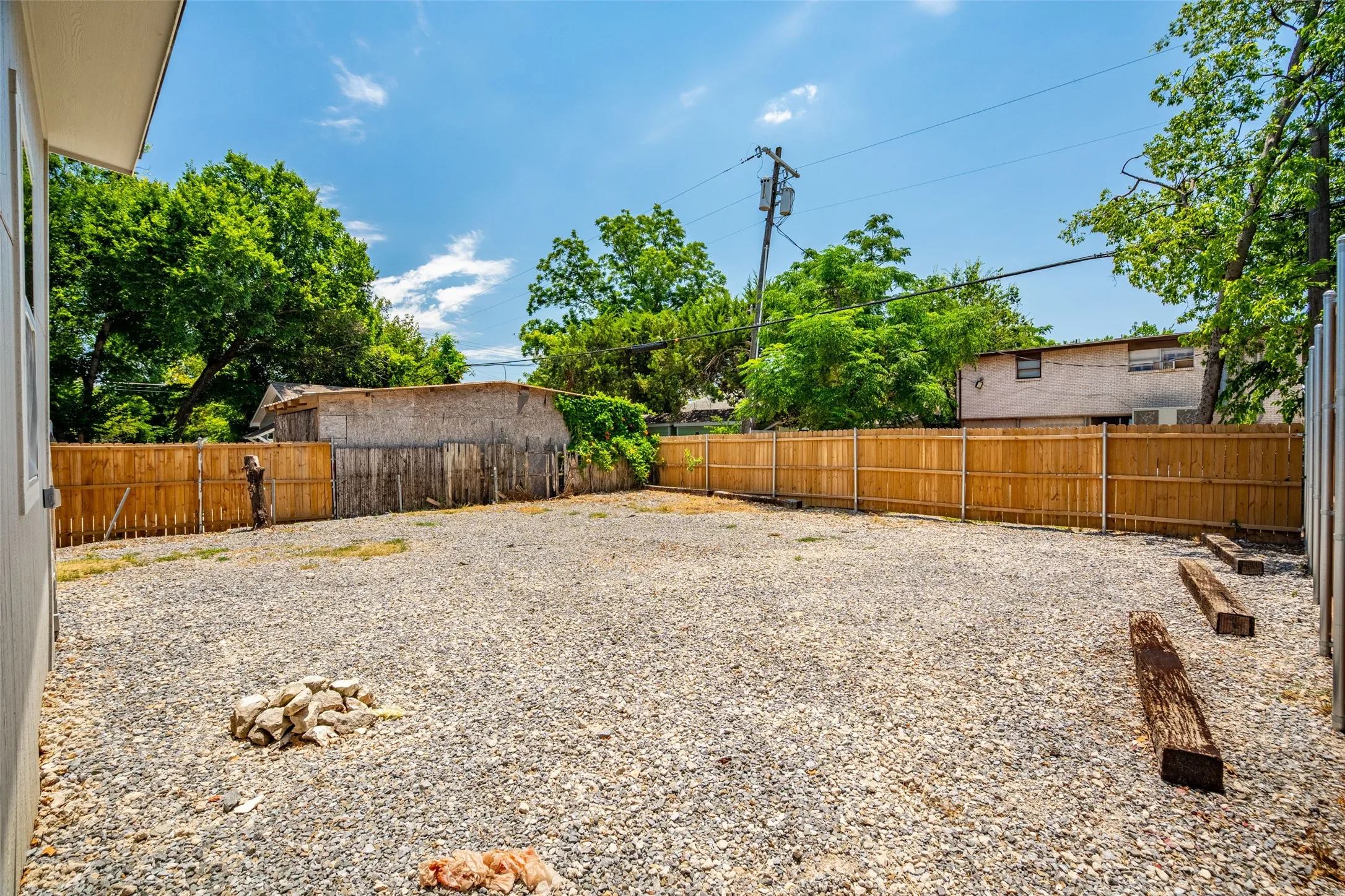 Duplex For Rent in Dallas County , 808 W 10th Street, Dallas, Texas 75208, 2 Bedroom, 1 Bathroom, Garage spaces, 1,830 Sqft, built in 1930, mls#21410546, Real Estate Agent in Dallas, Homes For Rent in Dallas county, Homes For Rent in Dallas, Realtor in Dallas Texas, Real Estate Brokerage Independent Realty Texas, Luminita Cordes Realtor
