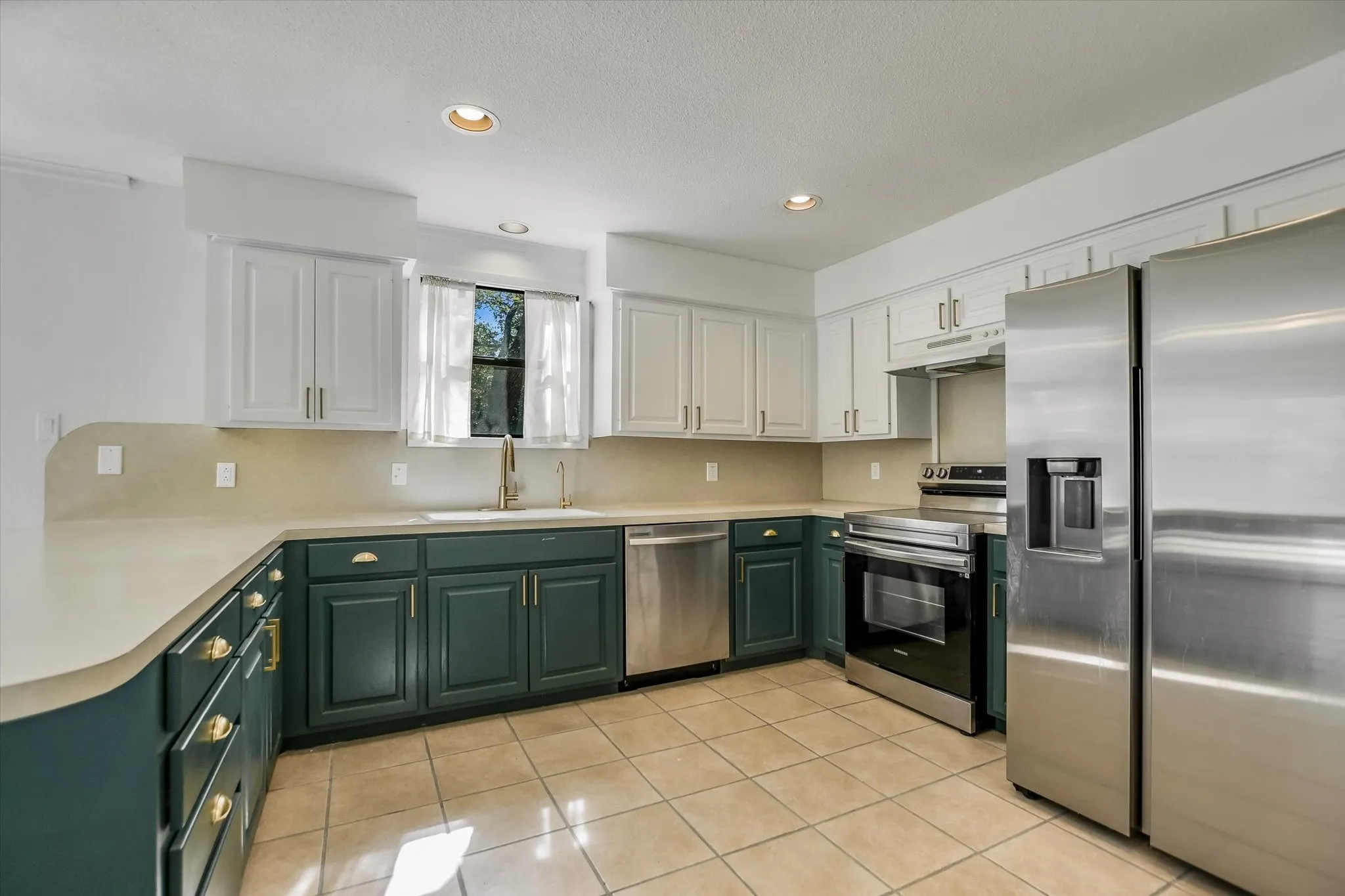 Single Family Residence For Sale in Llano County , 1103 Ute Road, Horseshoe Bay, Texas 78657, 3 Bedroom, 2 Bathroom, Garage spaces, 1,662 Sqft, built in 1977, mls#21407075, Real Estate Agent in Horseshoe Bay, Homes For Sale in Llano county, Homes For Sale in Horseshoe Bay, Realtor in Horseshoe Bay Texas, Real Estate Brokerage Independent Realty Texas, Luminita Cordes Realtor