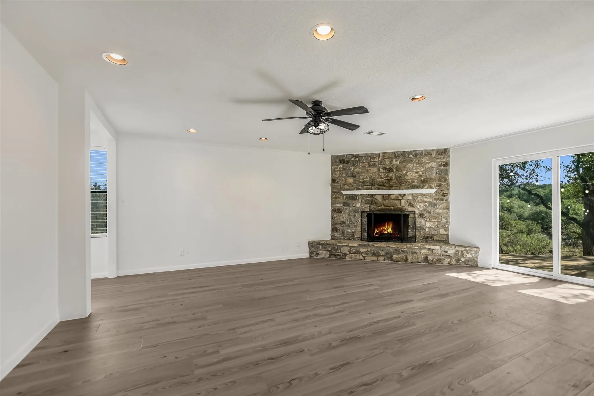 Single Family Residence For Sale in Llano County , 1103 Ute Road, Horseshoe Bay, Texas 78657, 3 Bedroom, 2 Bathroom, Garage spaces, 1,662 Sqft, built in 1977, mls#21407075, Real Estate Agent in Horseshoe Bay, Homes For Sale in Llano county, Homes For Sale in Horseshoe Bay, Realtor in Horseshoe Bay Texas, Real Estate Brokerage Independent Realty Texas, Luminita Cordes Realtor