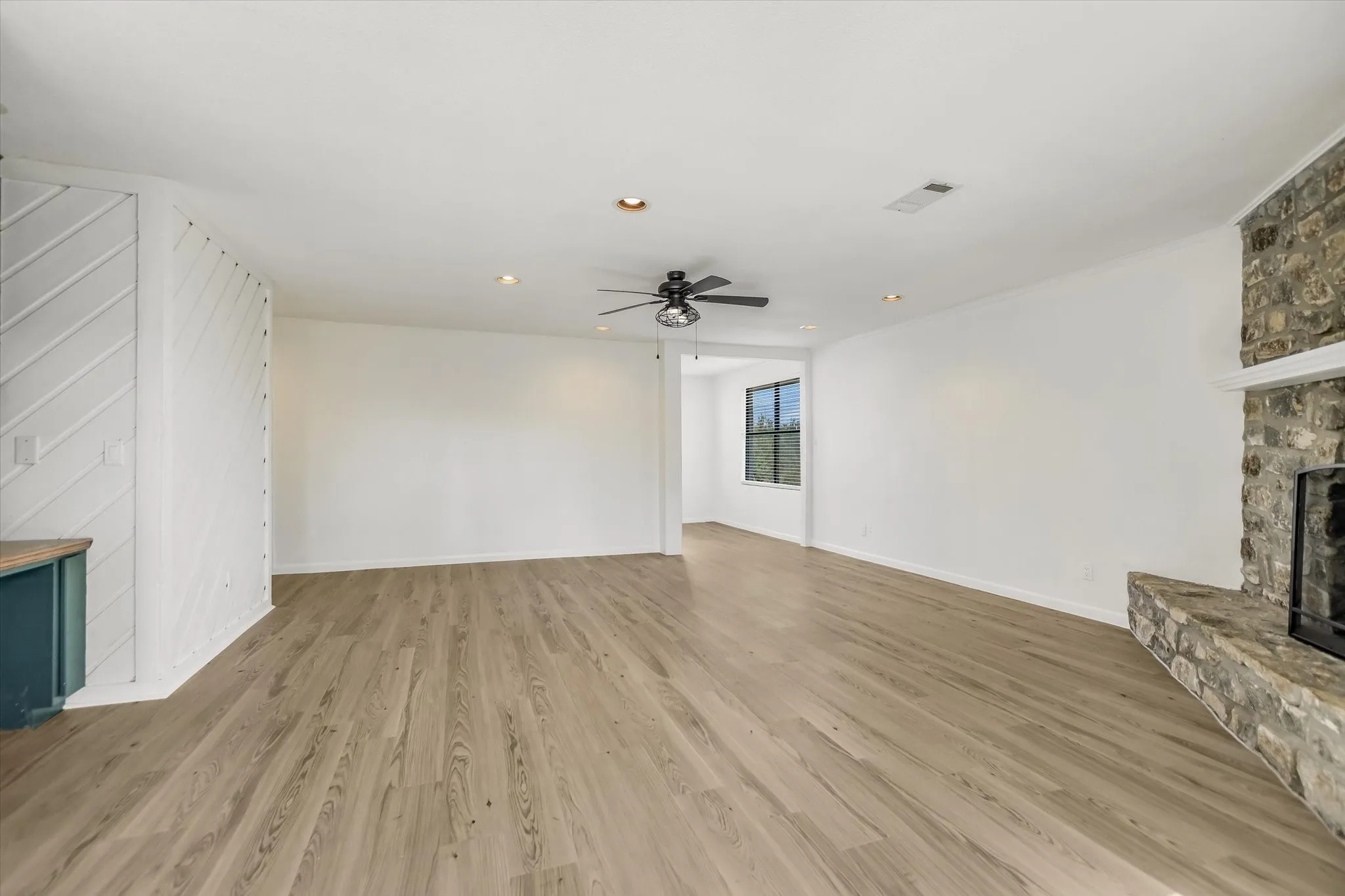 Single Family Residence For Sale in Llano County , 1103 Ute Road, Horseshoe Bay, Texas 78657, 3 Bedroom, 2 Bathroom, Garage spaces, 1,662 Sqft, built in 1977, mls#21407075, Real Estate Agent in Horseshoe Bay, Homes For Sale in Llano county, Homes For Sale in Horseshoe Bay, Realtor in Horseshoe Bay Texas, Real Estate Brokerage Independent Realty Texas, Luminita Cordes Realtor