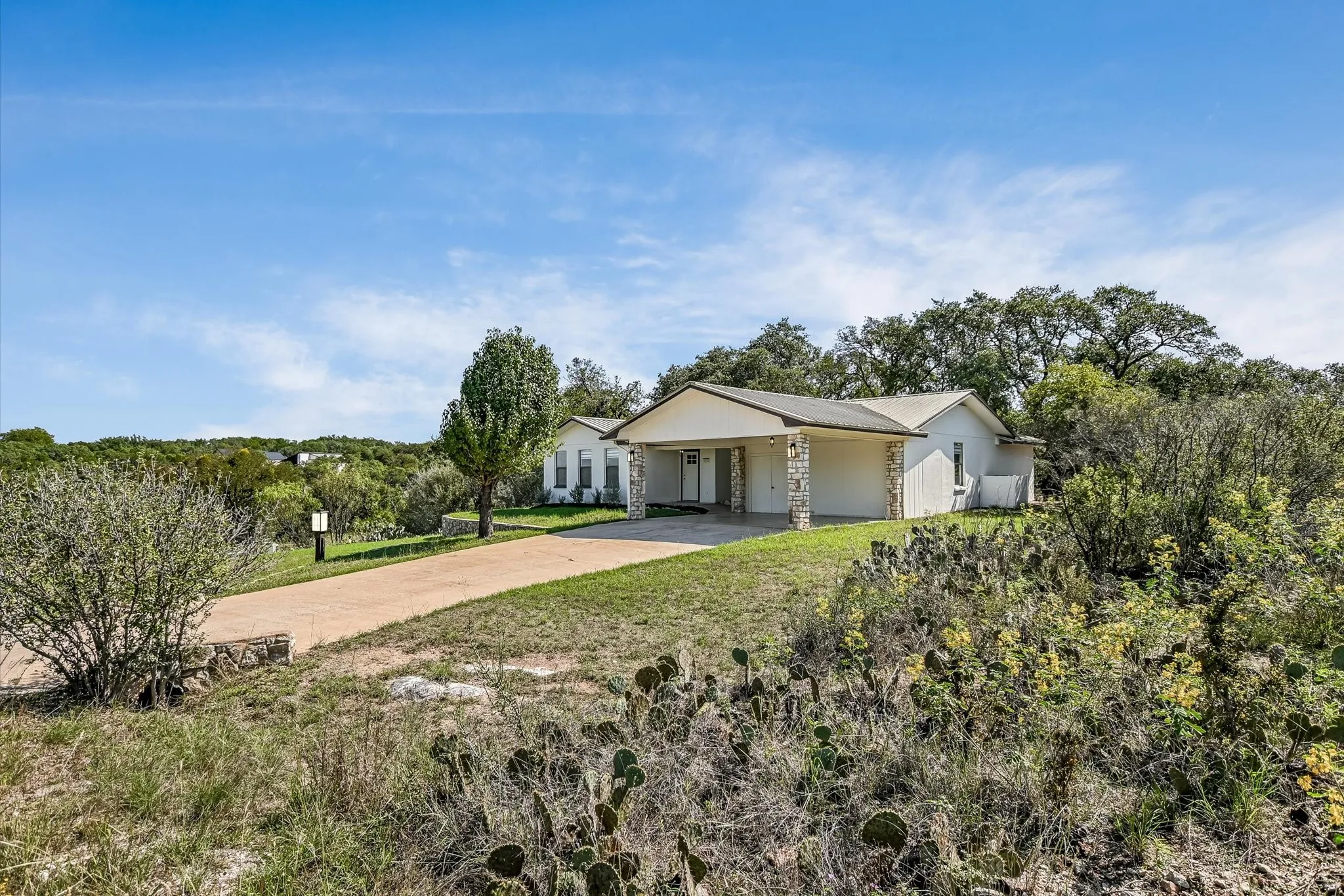 Single Family Residence For Sale in Llano County , 1103 Ute Road, Horseshoe Bay, Texas 78657, 3 Bedroom, 2 Bathroom, Garage spaces, 1,662 Sqft, built in 1977, mls#21407075, Real Estate Agent in Horseshoe Bay, Homes For Sale in Llano county, Homes For Sale in Horseshoe Bay, Realtor in Horseshoe Bay Texas, Real Estate Brokerage Independent Realty Texas, Luminita Cordes Realtor