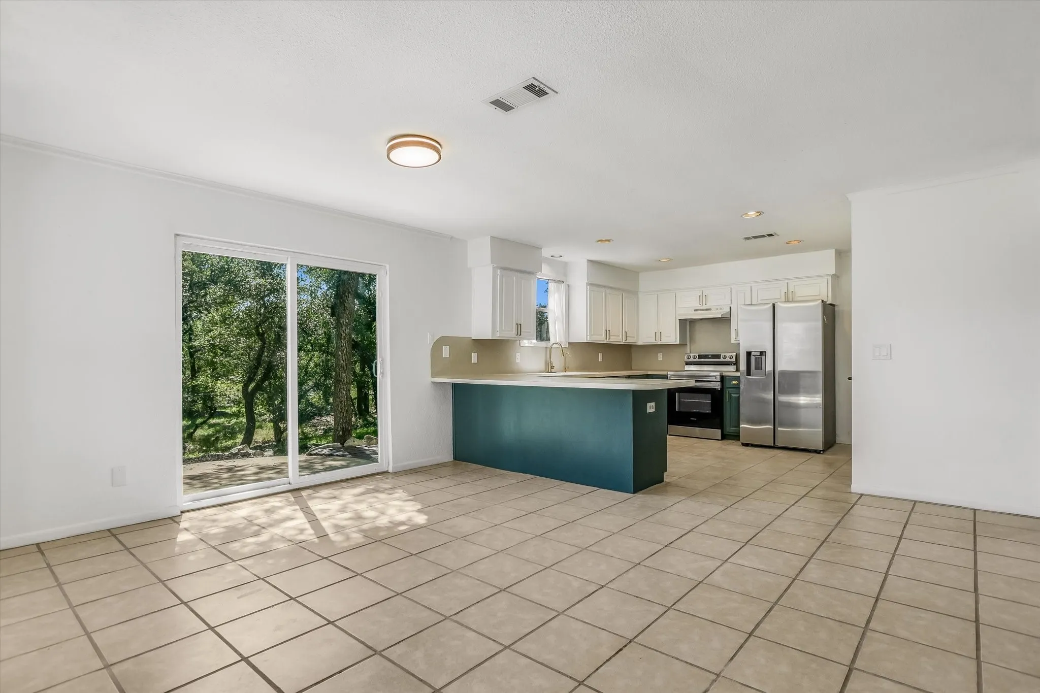 Single Family Residence For Sale in Llano County , 1103 Ute Road, Horseshoe Bay, Texas 78657, 3 Bedroom, 2 Bathroom, Garage spaces, 1,662 Sqft, built in 1977, mls#21407075, Real Estate Agent in Horseshoe Bay, Homes For Sale in Llano county, Homes For Sale in Horseshoe Bay, Realtor in Horseshoe Bay Texas, Real Estate Brokerage Independent Realty Texas, Luminita Cordes Realtor