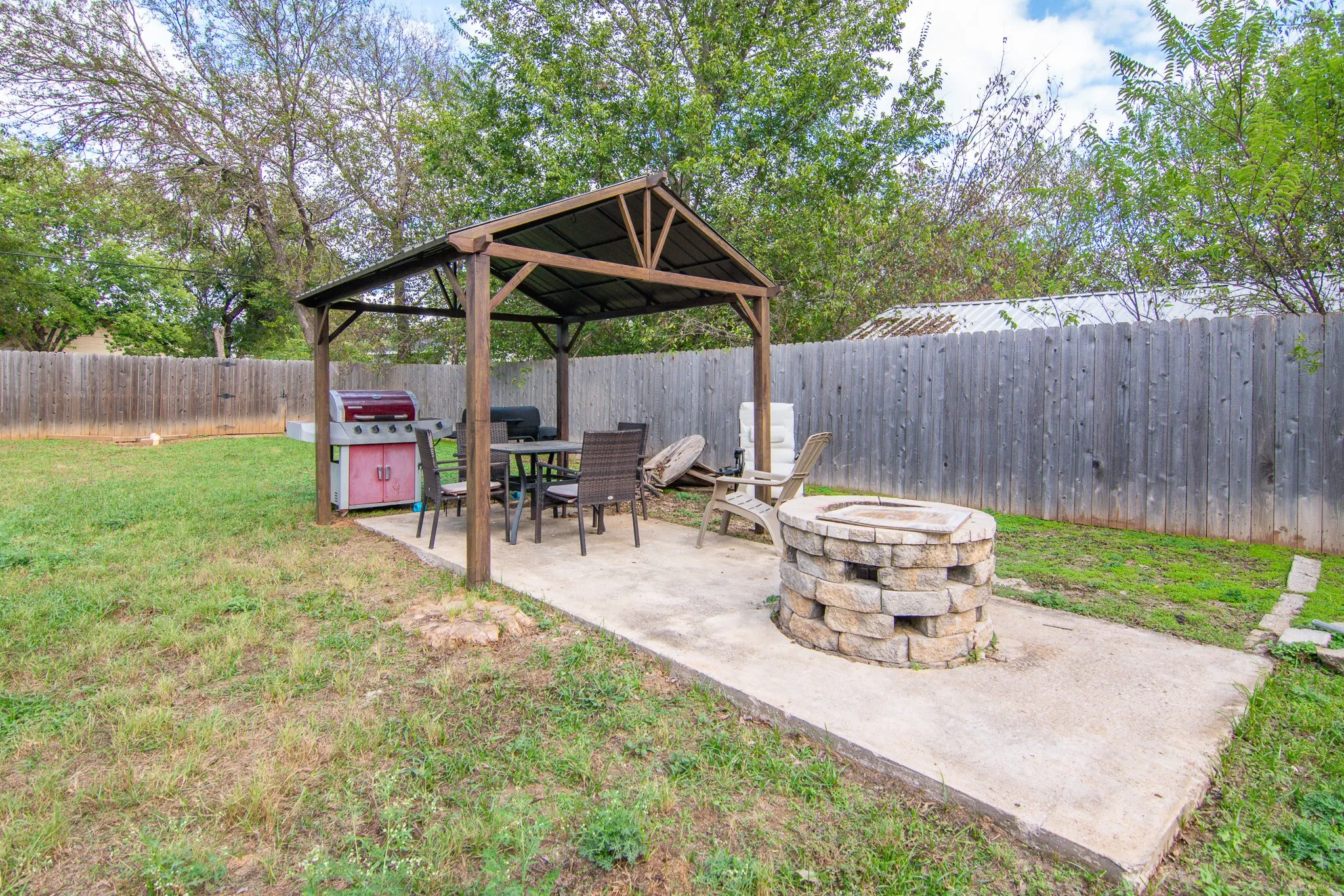 Single Family Residence For Sale in Brown County , 1808 8 1/2 Street, Brownwood, Texas 76801, 3 Bedroom, 2 Bathroom, Garage spaces, 1,076 Sqft, built in 0, mls#21410542, Real Estate Agent in Brownwood, Homes For Sale in Brown county, Homes For Sale in Brownwood, Realtor in Brownwood Texas, Real Estate Brokerage Independent Realty Texas, Luminita Cordes Realtor