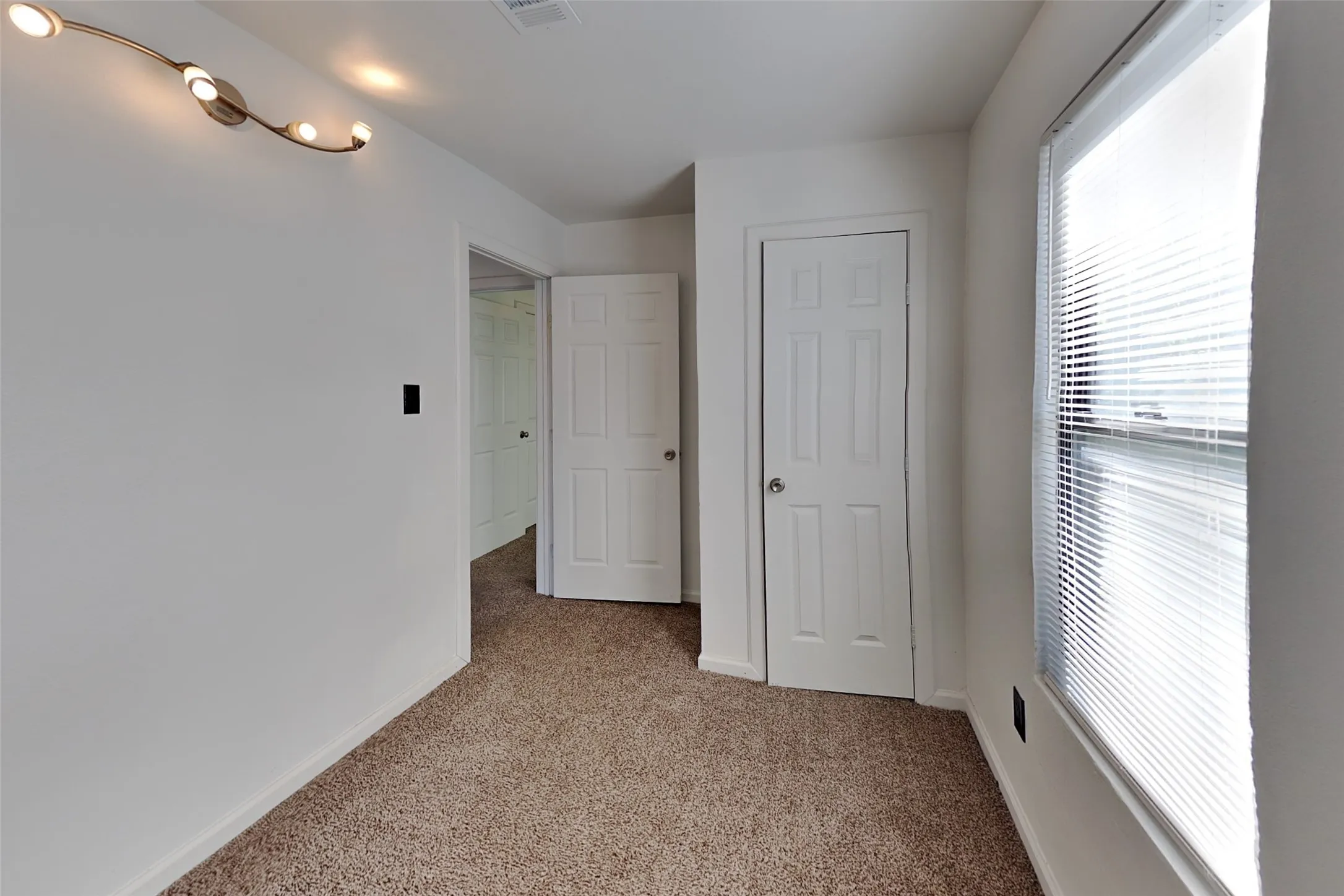 Single Family Residence For Rent in Tarrant County , 3604 Baldwin Avenue, Fort Worth, Texas 76110, 4 Bedroom, 2 Bathroom, Garage spaces, 1,302 Sqft, built in 1939, mls#21410567, Real Estate Agent in Fort Worth, Homes For Rent in Tarrant county, Homes For Rent in Fort Worth, Realtor in Fort Worth Texas, Real Estate Brokerage Independent Realty Texas, Luminita Cordes Realtor