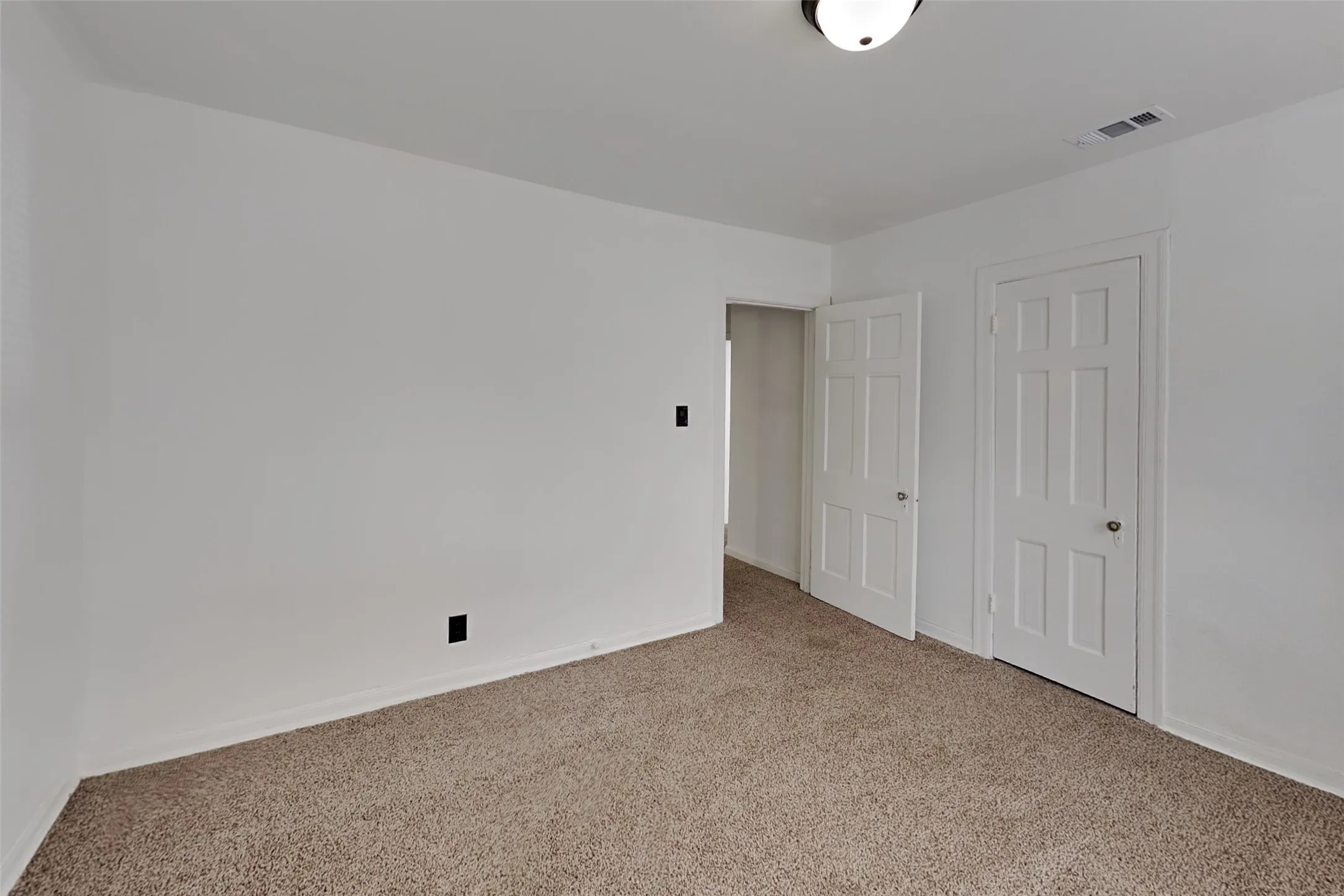 Single Family Residence For Rent in Tarrant County , 3604 Baldwin Avenue, Fort Worth, Texas 76110, 4 Bedroom, 2 Bathroom, Garage spaces, 1,302 Sqft, built in 1939, mls#21410567, Real Estate Agent in Fort Worth, Homes For Rent in Tarrant county, Homes For Rent in Fort Worth, Realtor in Fort Worth Texas, Real Estate Brokerage Independent Realty Texas, Luminita Cordes Realtor