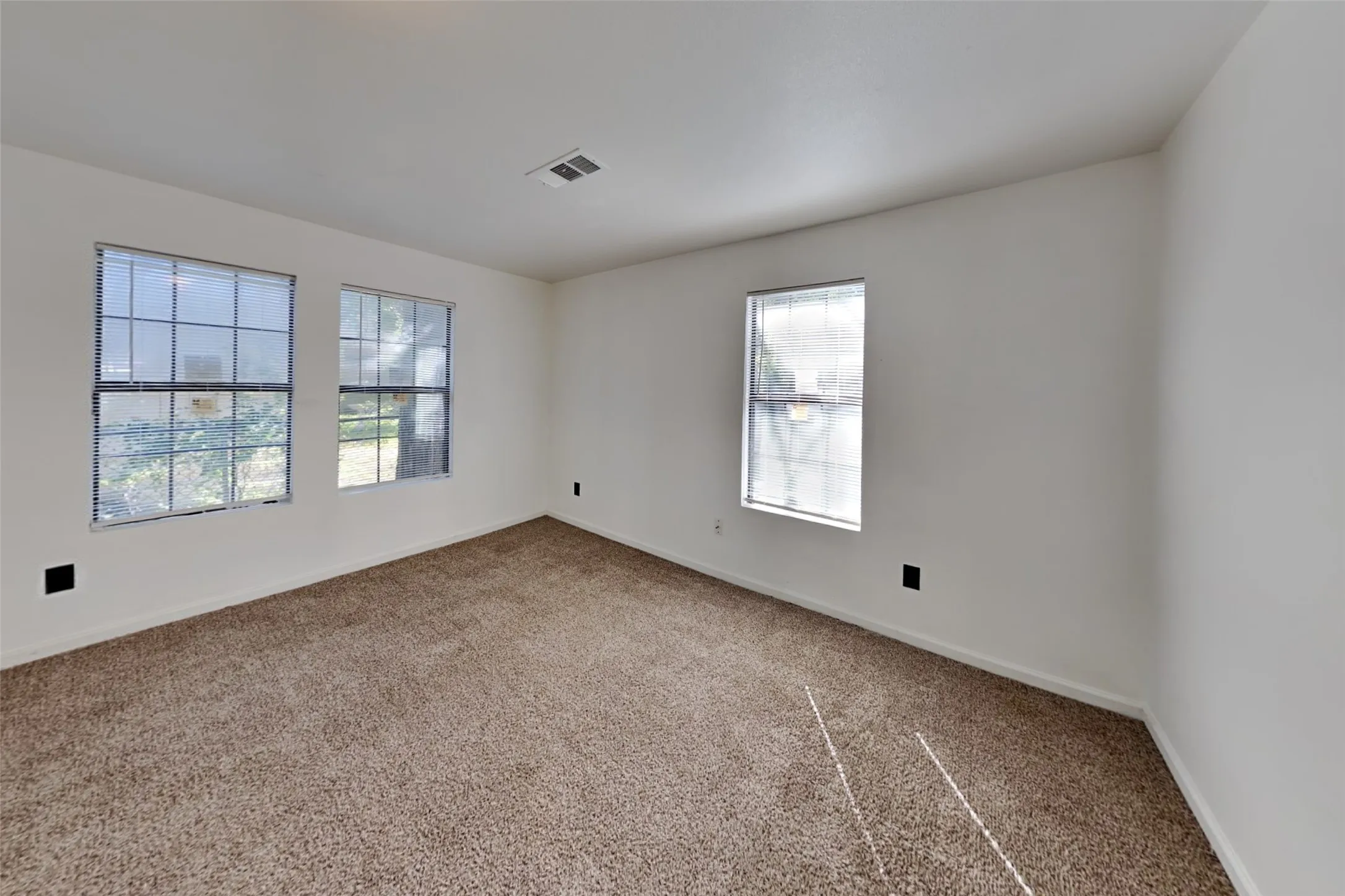 Single Family Residence For Rent in Tarrant County , 3604 Baldwin Avenue, Fort Worth, Texas 76110, 4 Bedroom, 2 Bathroom, Garage spaces, 1,302 Sqft, built in 1939, mls#21410567, Real Estate Agent in Fort Worth, Homes For Rent in Tarrant county, Homes For Rent in Fort Worth, Realtor in Fort Worth Texas, Real Estate Brokerage Independent Realty Texas, Luminita Cordes Realtor