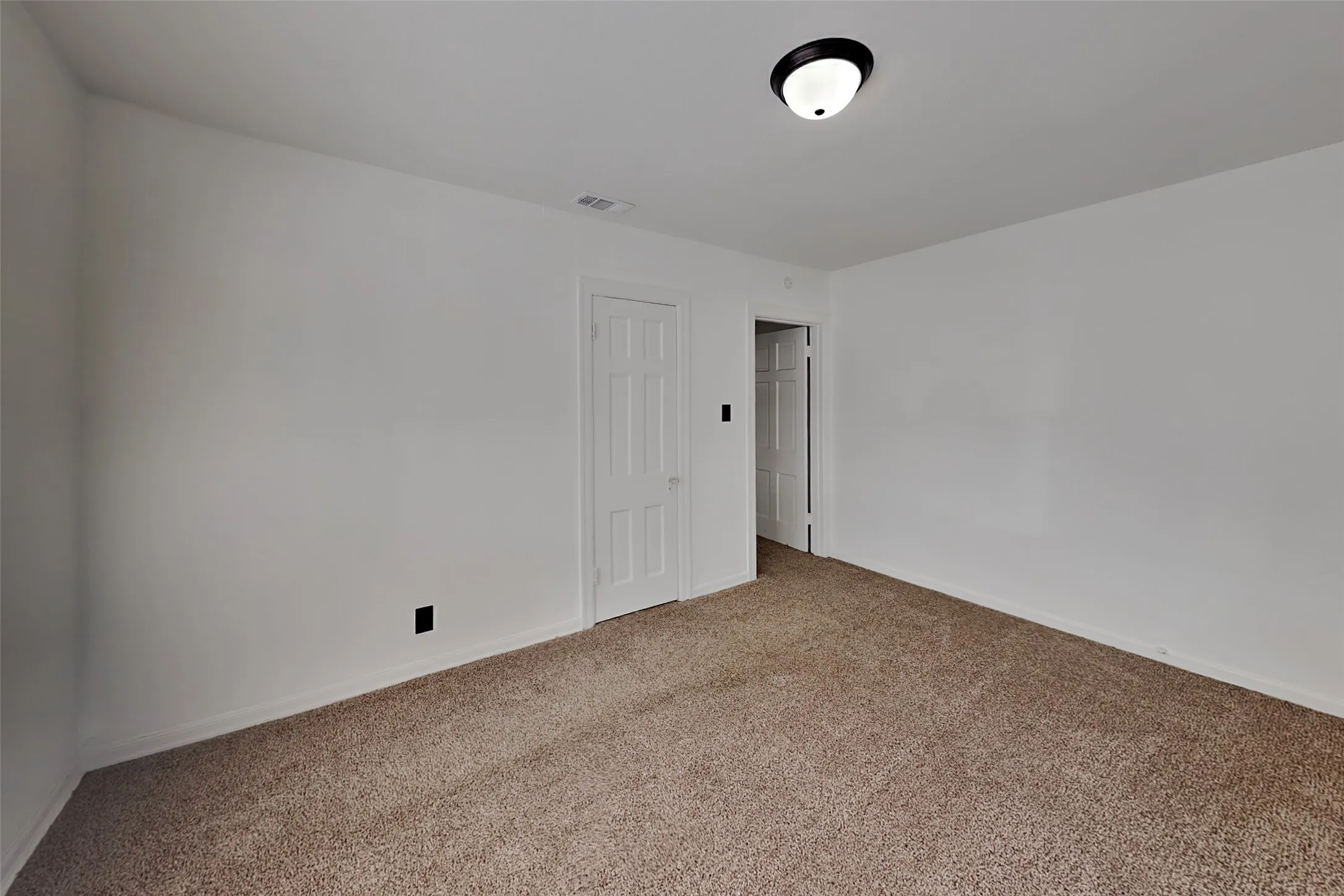 Single Family Residence For Rent in Tarrant County , 3604 Baldwin Avenue, Fort Worth, Texas 76110, 4 Bedroom, 2 Bathroom, Garage spaces, 1,302 Sqft, built in 1939, mls#21410567, Real Estate Agent in Fort Worth, Homes For Rent in Tarrant county, Homes For Rent in Fort Worth, Realtor in Fort Worth Texas, Real Estate Brokerage Independent Realty Texas, Luminita Cordes Realtor