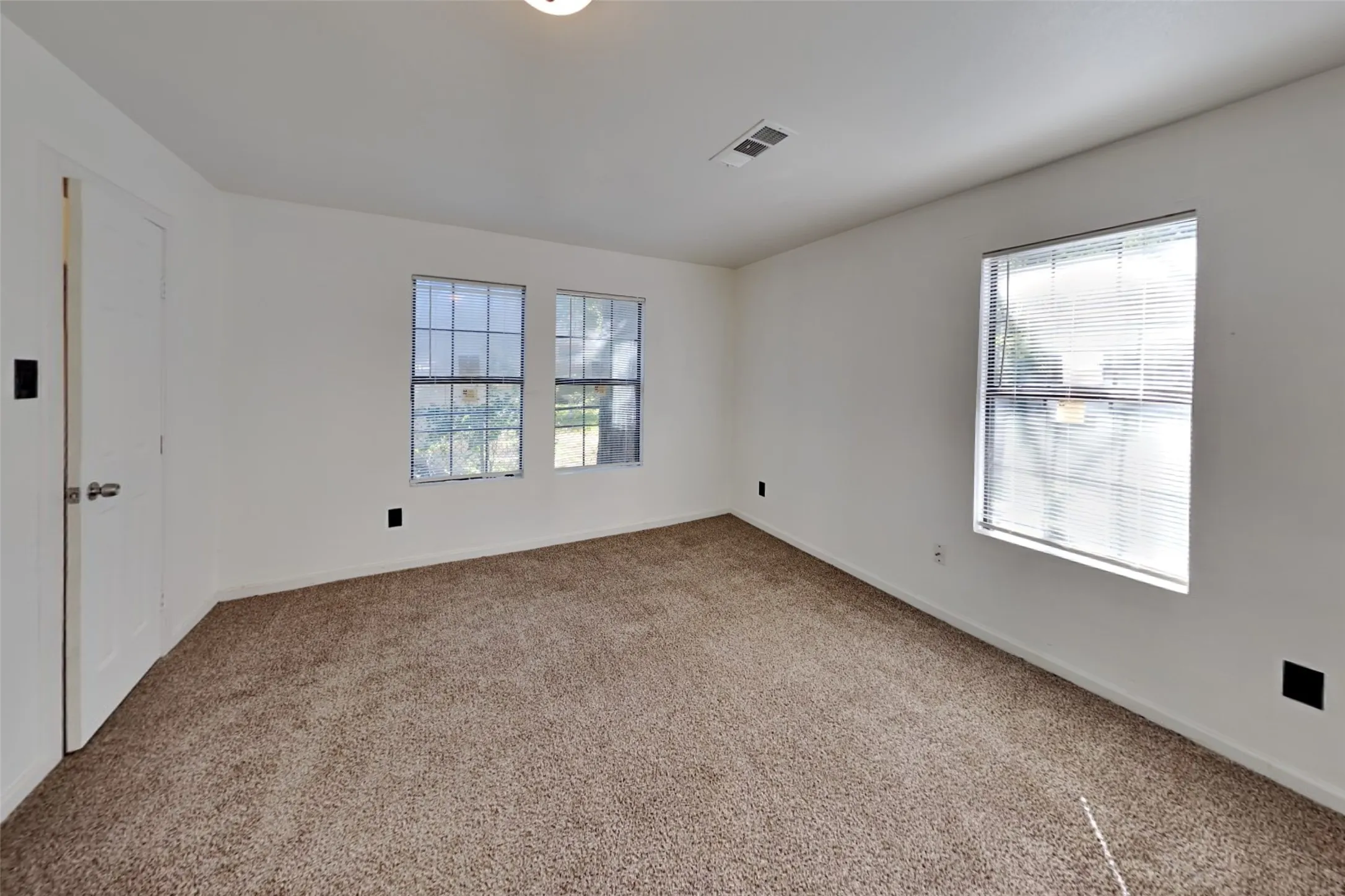 Single Family Residence For Rent in Tarrant County , 3604 Baldwin Avenue, Fort Worth, Texas 76110, 4 Bedroom, 2 Bathroom, Garage spaces, 1,302 Sqft, built in 1939, mls#21410567, Real Estate Agent in Fort Worth, Homes For Rent in Tarrant county, Homes For Rent in Fort Worth, Realtor in Fort Worth Texas, Real Estate Brokerage Independent Realty Texas, Luminita Cordes Realtor