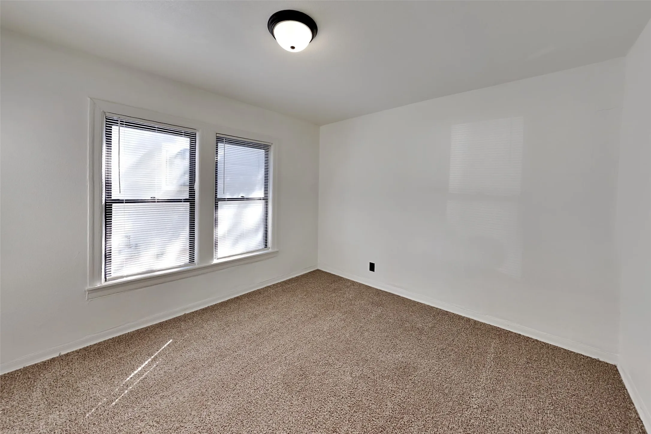 Single Family Residence For Rent in Tarrant County , 3604 Baldwin Avenue, Fort Worth, Texas 76110, 4 Bedroom, 2 Bathroom, Garage spaces, 1,302 Sqft, built in 1939, mls#21410567, Real Estate Agent in Fort Worth, Homes For Rent in Tarrant county, Homes For Rent in Fort Worth, Realtor in Fort Worth Texas, Real Estate Brokerage Independent Realty Texas, Luminita Cordes Realtor