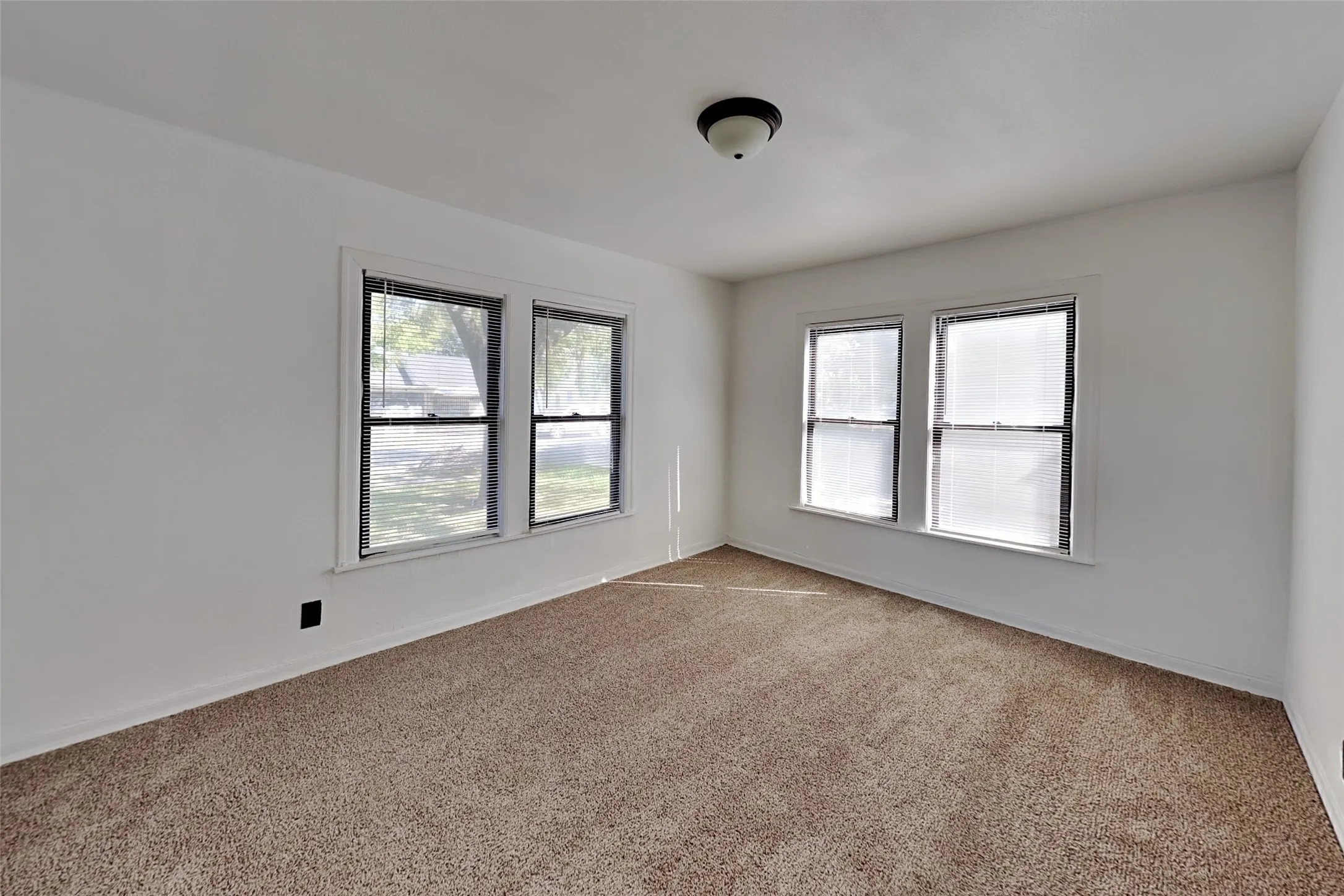 Single Family Residence For Rent in Tarrant County , 3604 Baldwin Avenue, Fort Worth, Texas 76110, 4 Bedroom, 2 Bathroom, Garage spaces, 1,302 Sqft, built in 1939, mls#21410567, Real Estate Agent in Fort Worth, Homes For Rent in Tarrant county, Homes For Rent in Fort Worth, Realtor in Fort Worth Texas, Real Estate Brokerage Independent Realty Texas, Luminita Cordes Realtor