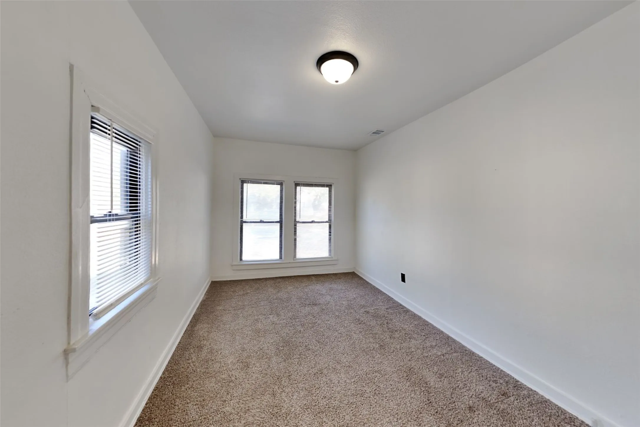 Single Family Residence For Rent in Tarrant County , 3604 Baldwin Avenue, Fort Worth, Texas 76110, 4 Bedroom, 2 Bathroom, Garage spaces, 1,302 Sqft, built in 1939, mls#21410567, Real Estate Agent in Fort Worth, Homes For Rent in Tarrant county, Homes For Rent in Fort Worth, Realtor in Fort Worth Texas, Real Estate Brokerage Independent Realty Texas, Luminita Cordes Realtor