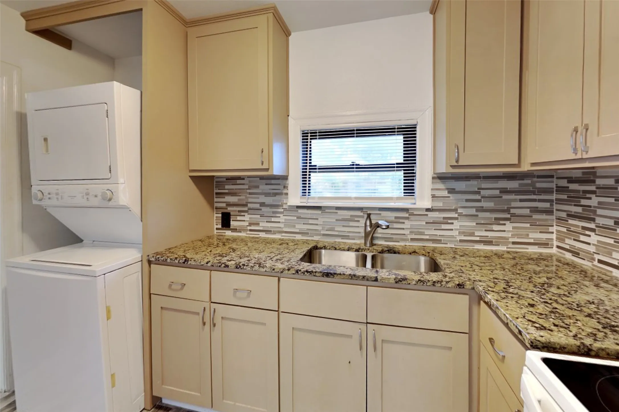 Single Family Residence For Rent in Tarrant County , 3604 Baldwin Avenue, Fort Worth, Texas 76110, 4 Bedroom, 2 Bathroom, Garage spaces, 1,302 Sqft, built in 1939, mls#21410567, Real Estate Agent in Fort Worth, Homes For Rent in Tarrant county, Homes For Rent in Fort Worth, Realtor in Fort Worth Texas, Real Estate Brokerage Independent Realty Texas, Luminita Cordes Realtor