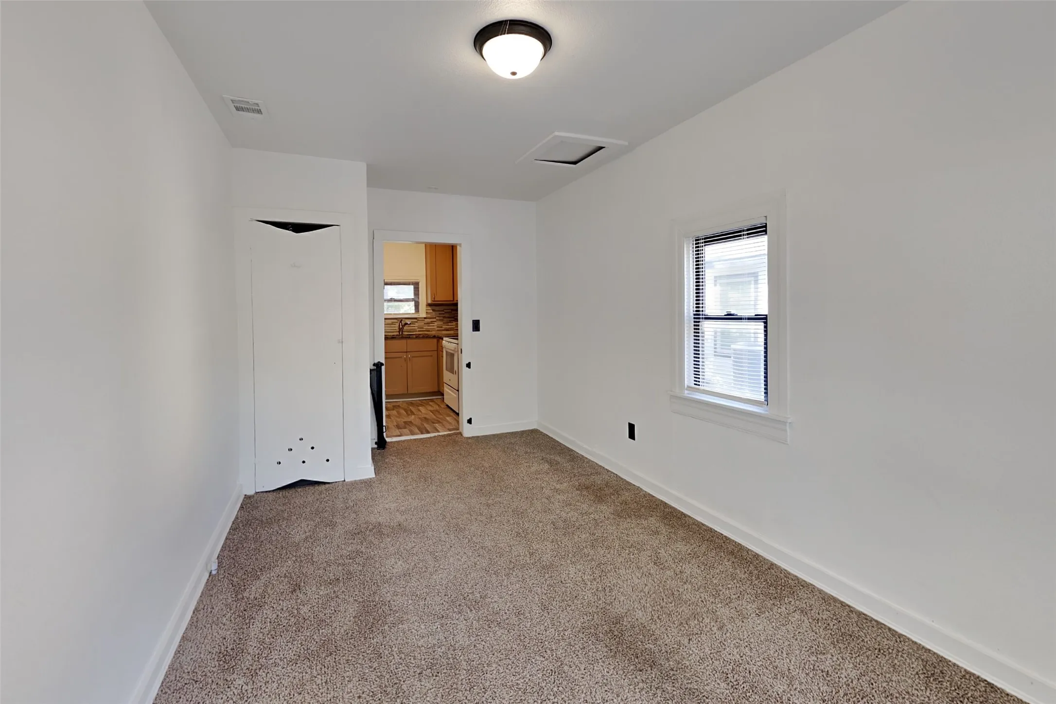 Single Family Residence For Rent in Tarrant County , 3604 Baldwin Avenue, Fort Worth, Texas 76110, 4 Bedroom, 2 Bathroom, Garage spaces, 1,302 Sqft, built in 1939, mls#21410567, Real Estate Agent in Fort Worth, Homes For Rent in Tarrant county, Homes For Rent in Fort Worth, Realtor in Fort Worth Texas, Real Estate Brokerage Independent Realty Texas, Luminita Cordes Realtor