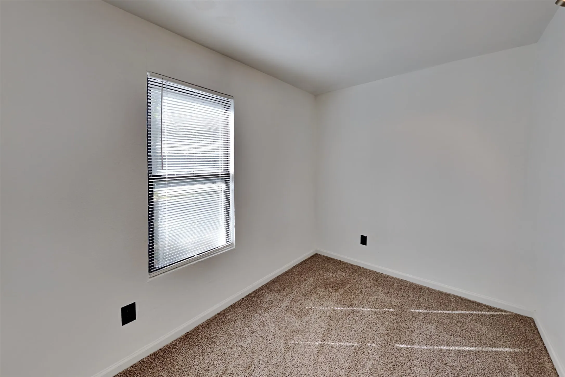 Single Family Residence For Rent in Tarrant County , 3604 Baldwin Avenue, Fort Worth, Texas 76110, 4 Bedroom, 2 Bathroom, Garage spaces, 1,302 Sqft, built in 1939, mls#21410567, Real Estate Agent in Fort Worth, Homes For Rent in Tarrant county, Homes For Rent in Fort Worth, Realtor in Fort Worth Texas, Real Estate Brokerage Independent Realty Texas, Luminita Cordes Realtor