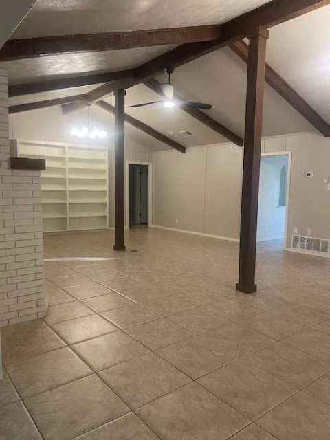 Single Family Residence For Sale in Hood County , 315 S Baker Street, Granbury, Texas 76048, 3 Bedroom, 2 Bathroom, 2 Garage spaces, 2,392 Sqft, built in 1978, mls#21410598, Real Estate Agent in Granbury, Homes For Sale in Hood county, Homes For Sale in Granbury, Realtor in Granbury Texas, Real Estate Brokerage Independent Realty Texas, Luminita Cordes Realtor