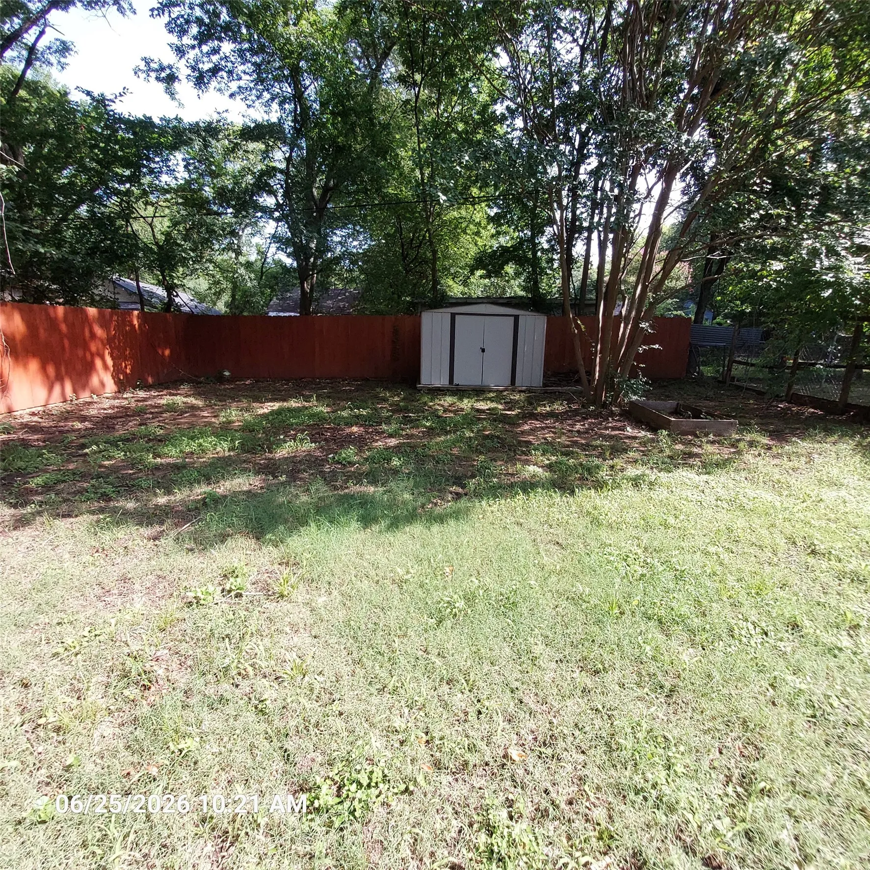 Single Family Residence For Sale in Lamar County , 701 E Washington Street, Paris, Texas 75460, 3 Bedroom, 2 Bathroom, Garage spaces, 1,641 Sqft, built in 1960, mls#21410524, Real Estate Agent in Paris, Homes For Sale in Lamar county, Homes For Sale in Paris, Realtor in Paris Texas, Real Estate Brokerage Independent Realty Texas, Luminita Cordes Realtor